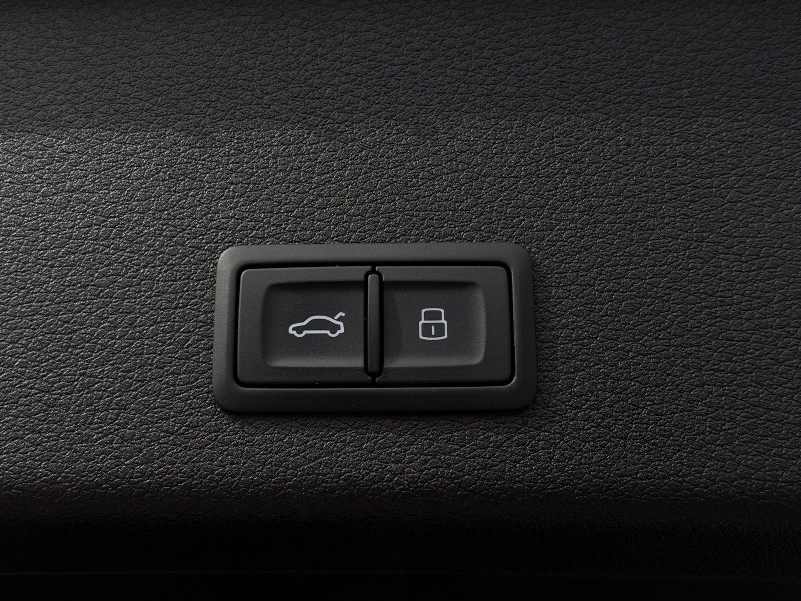 AUDI e-tron 55 quattro-image-10