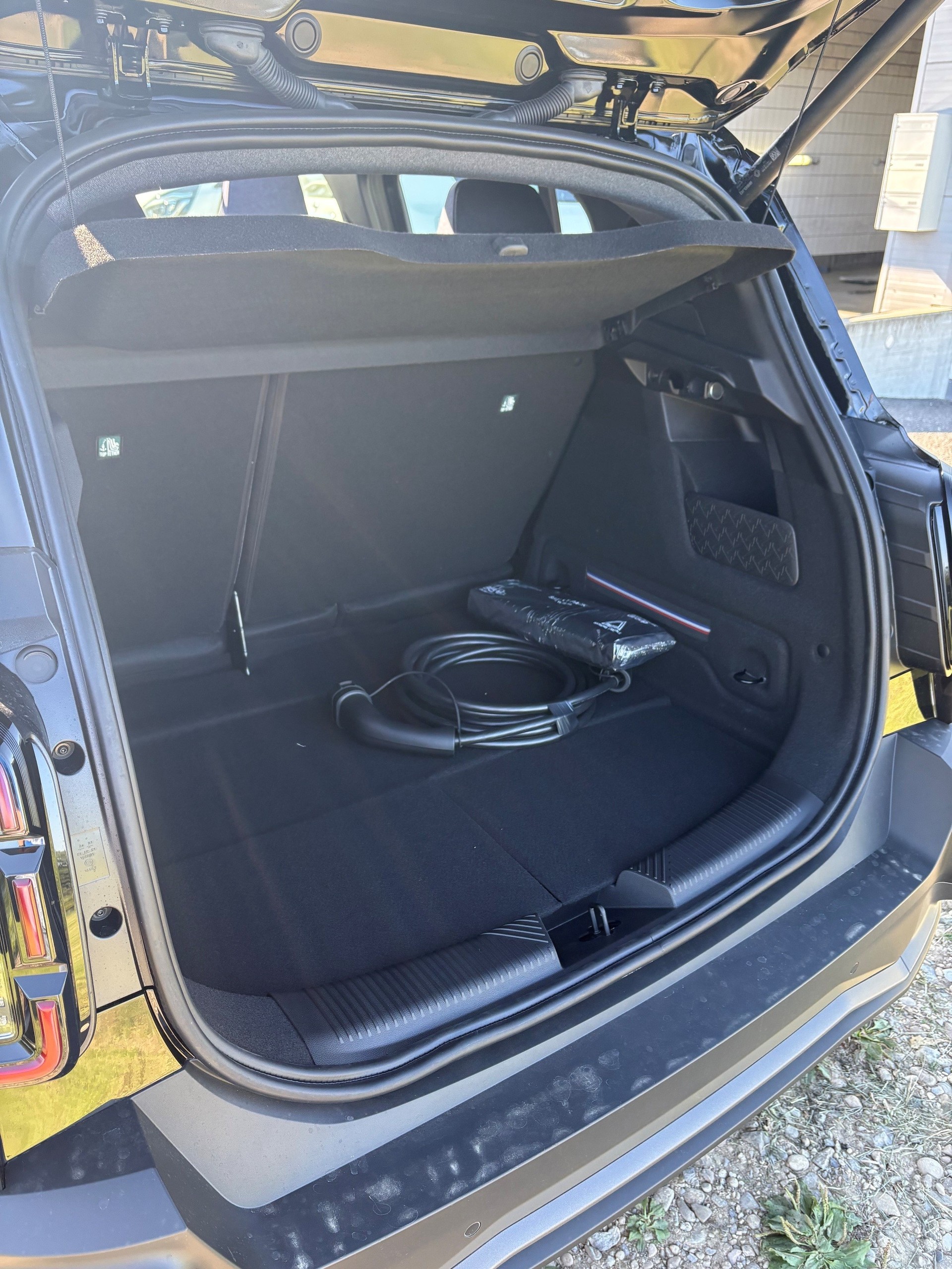 RENAULT R4 E-Tech Comfort Range 52 kWh Techno-image-3