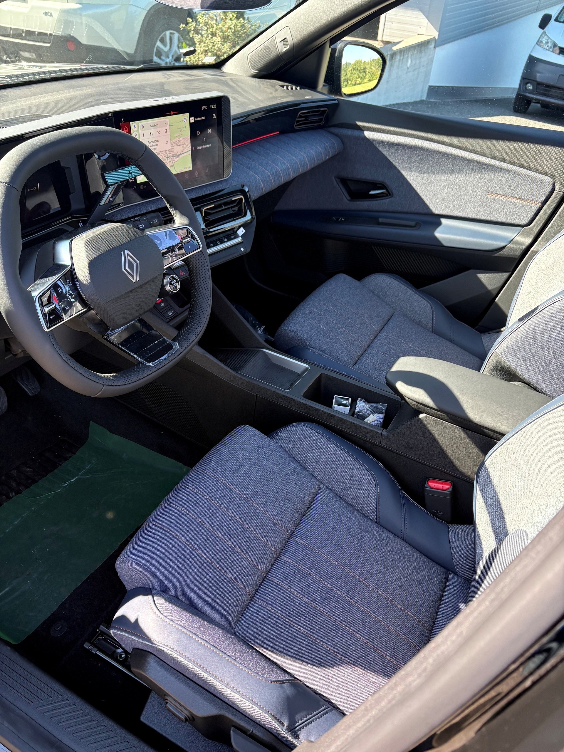 RENAULT R4 E-Tech Comfort Range 52 kWh Techno-image-4