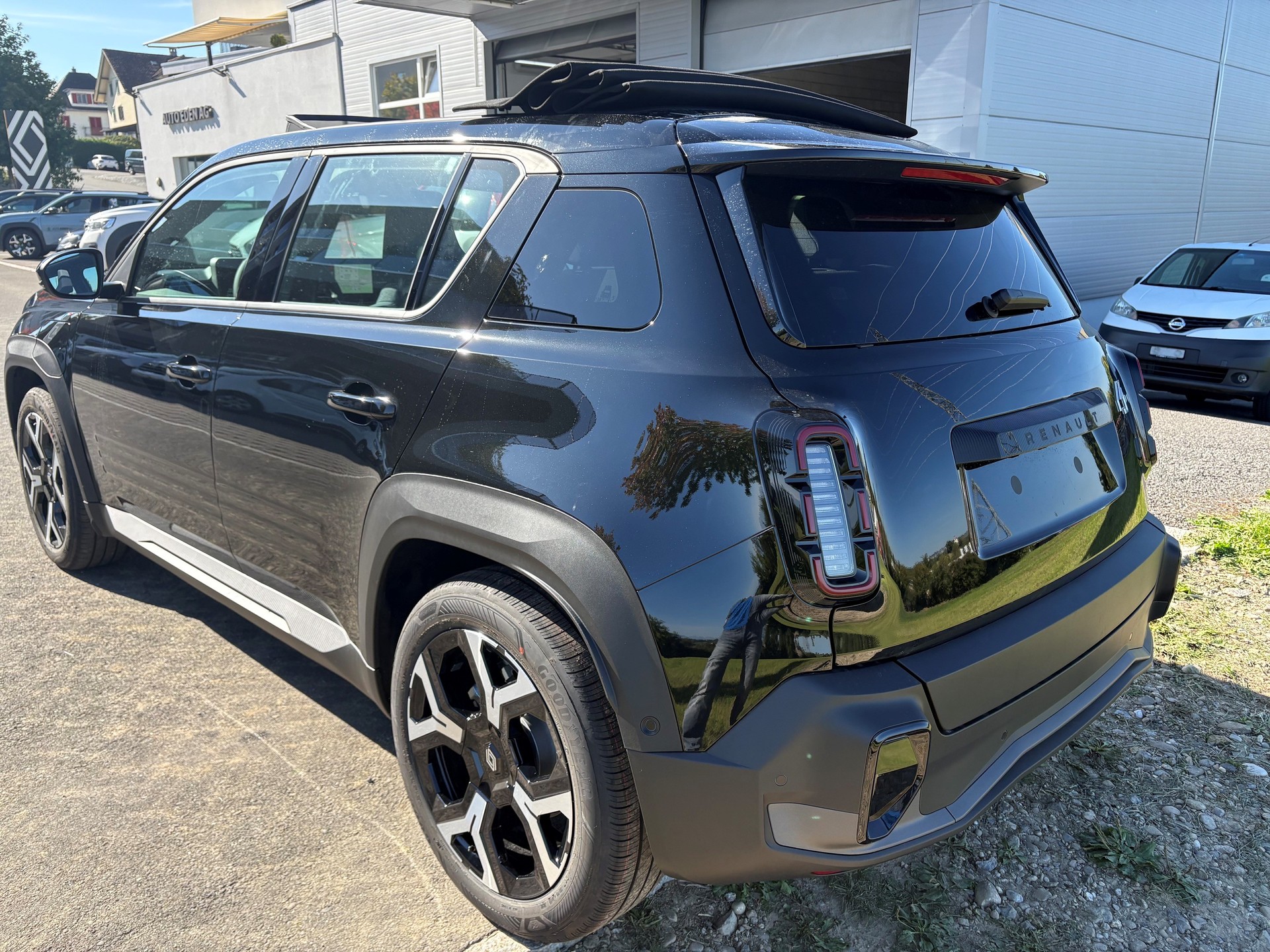 RENAULT R4 E-Tech Comfort Range 52 kWh Techno-image-2
