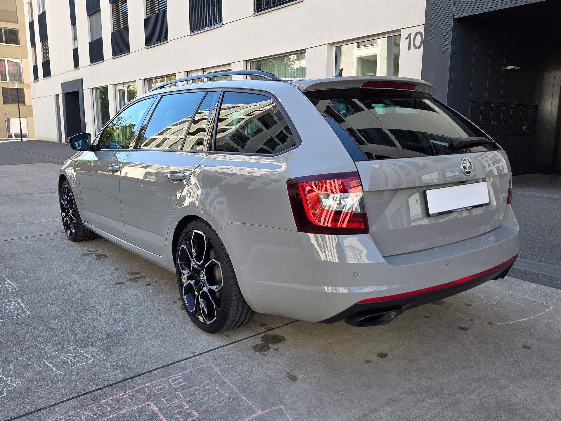 SKODA Octavia Combi 2.0 TDI RS Final Edition 4x4 DSG-image-4