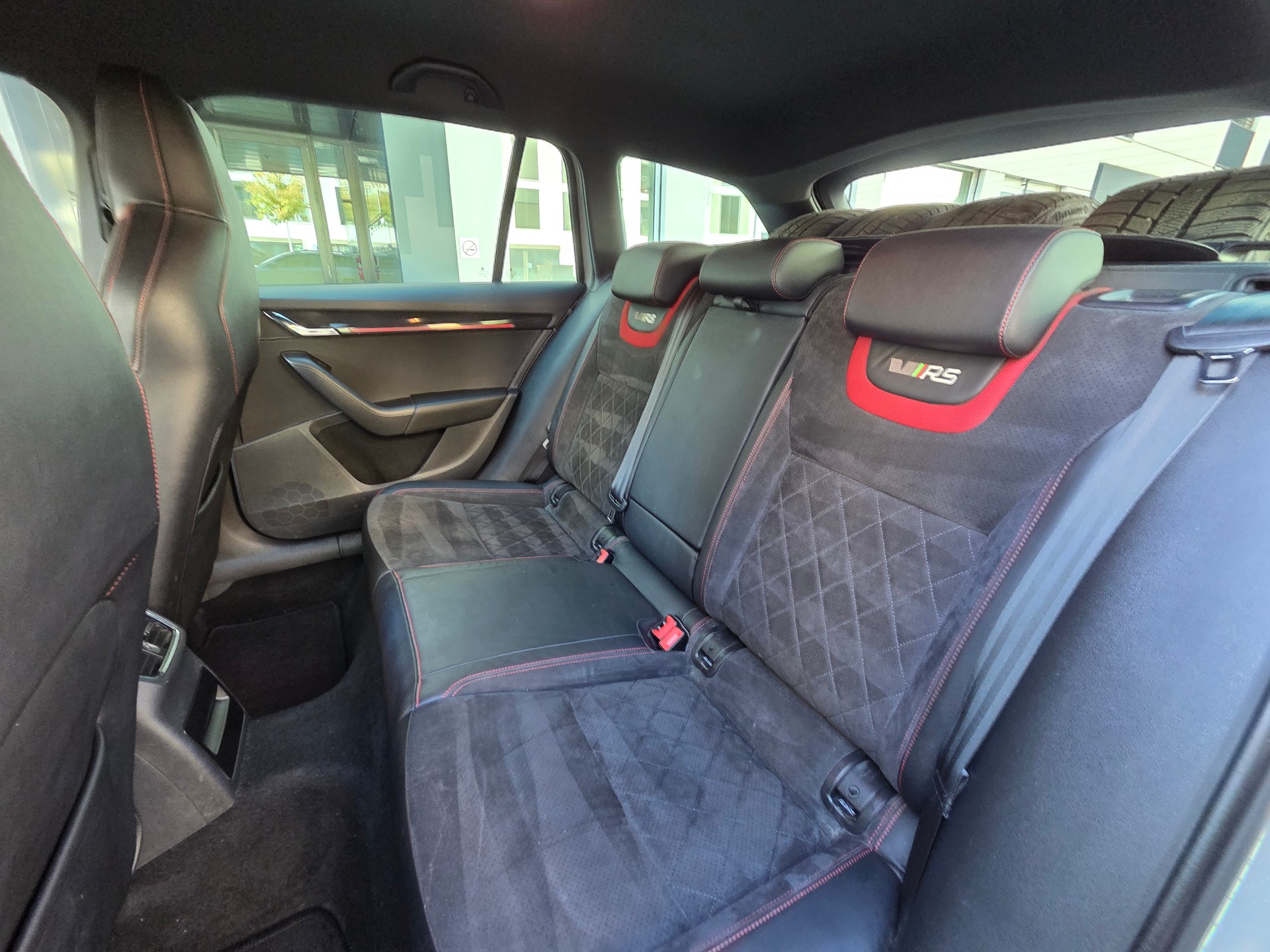 SKODA Octavia Combi 2.0 TDI RS Final Edition 4x4 DSG-image-13