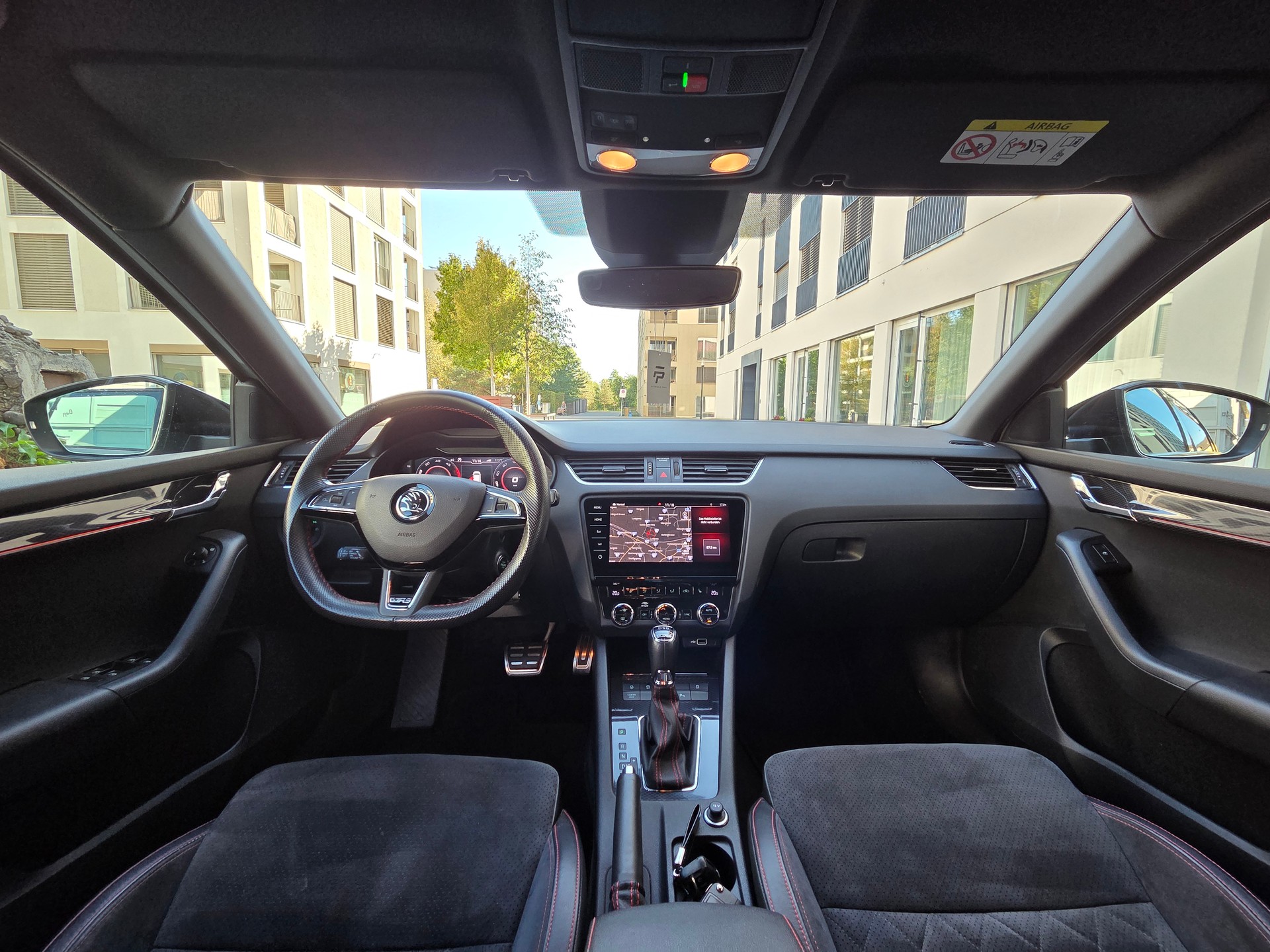 SKODA Octavia Combi 2.0 TDI RS Final Edition 4x4 DSG-image-9