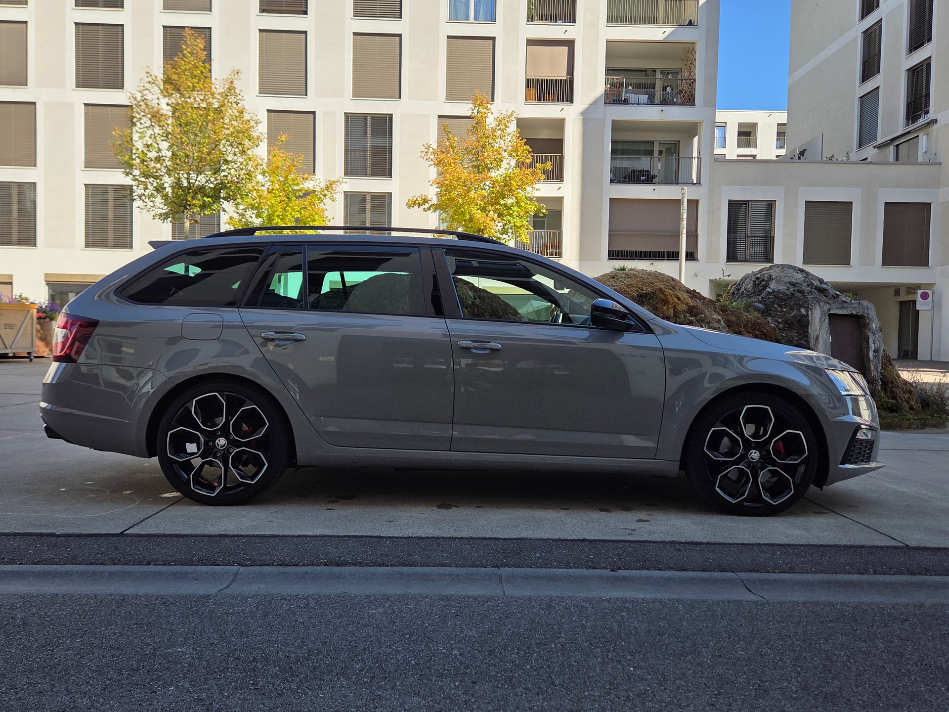 SKODA Octavia Combi 2.0 TDI RS Final Edition 4x4 DSG-image-2