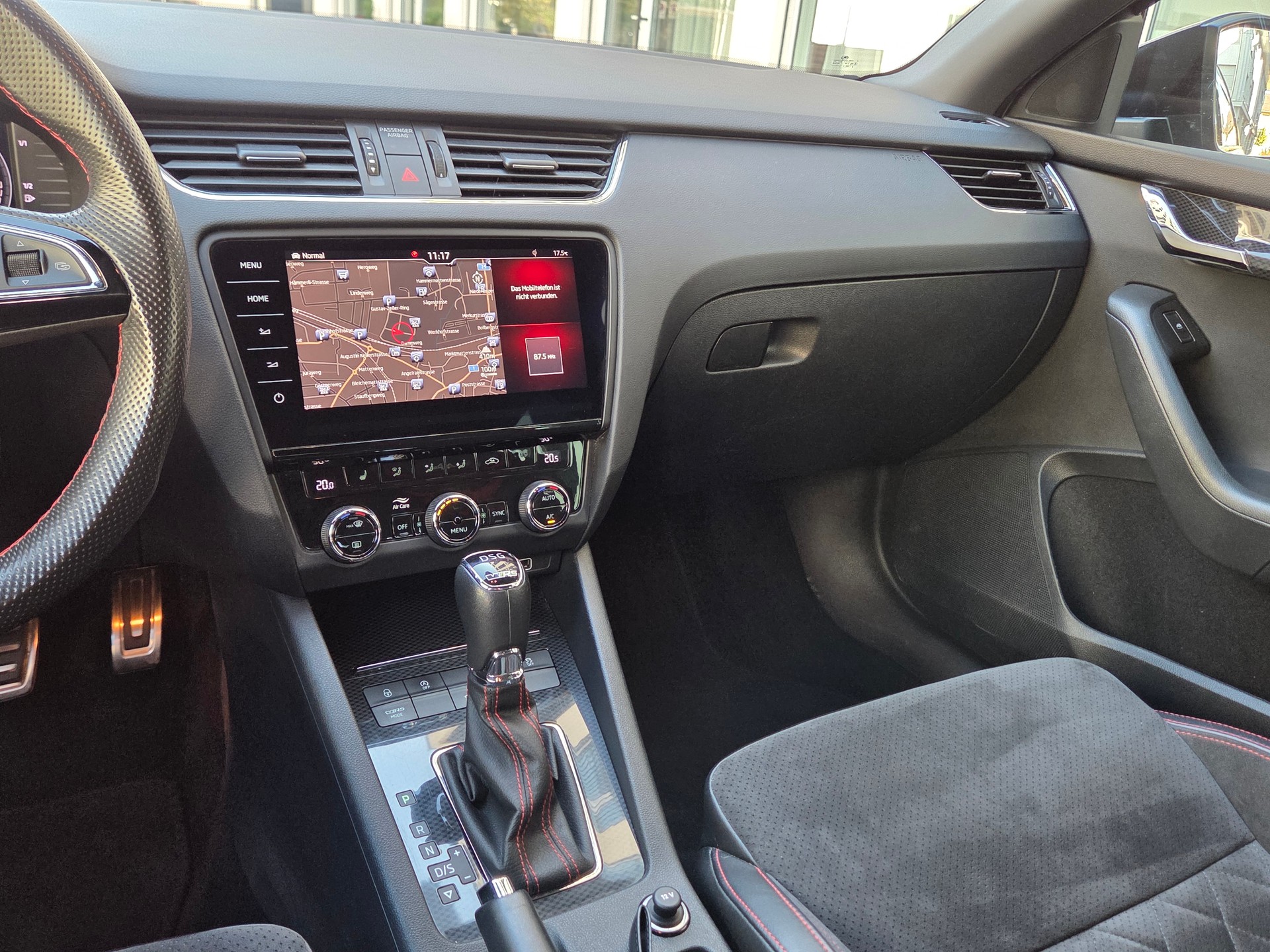 SKODA Octavia Combi 2.0 TDI RS Final Edition 4x4 DSG-image-10