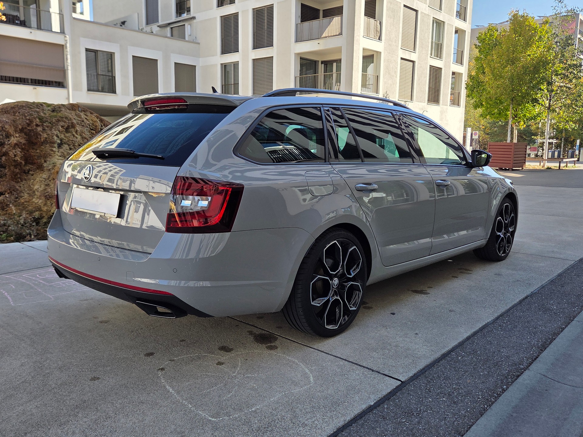 SKODA Octavia Combi 2.0 TDI RS Final Edition 4x4 DSG-image-3