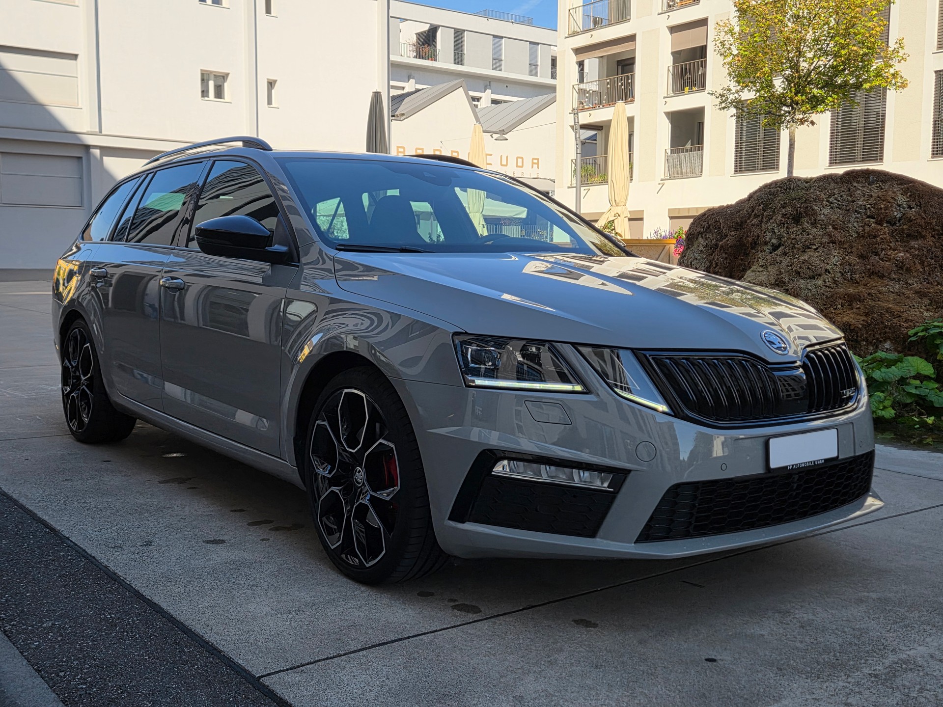 SKODA Octavia Combi 2.0 TDI RS Final Edition 4x4 DSG-image-1