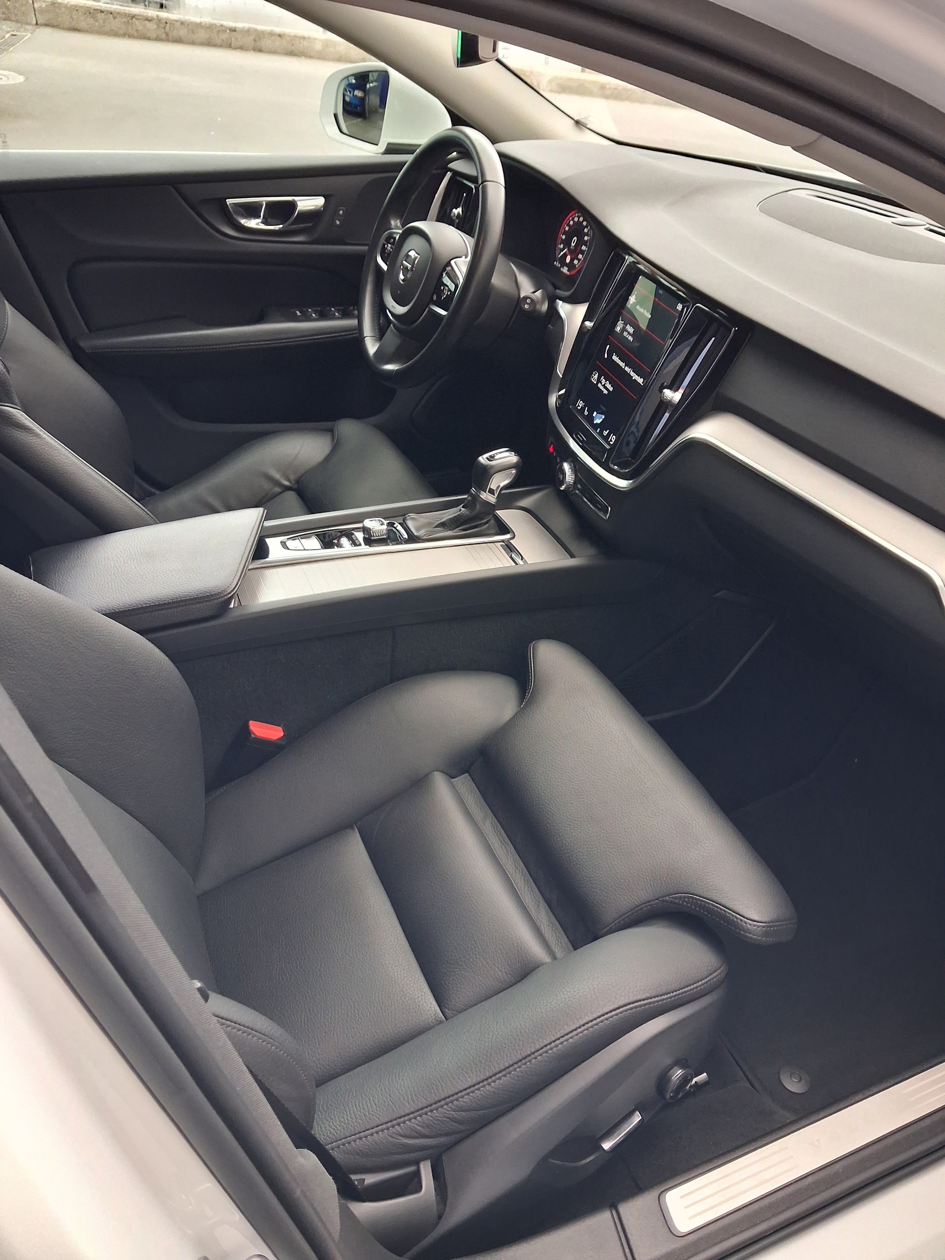 VOLVO V60 T6 AWD Inscription-image-8