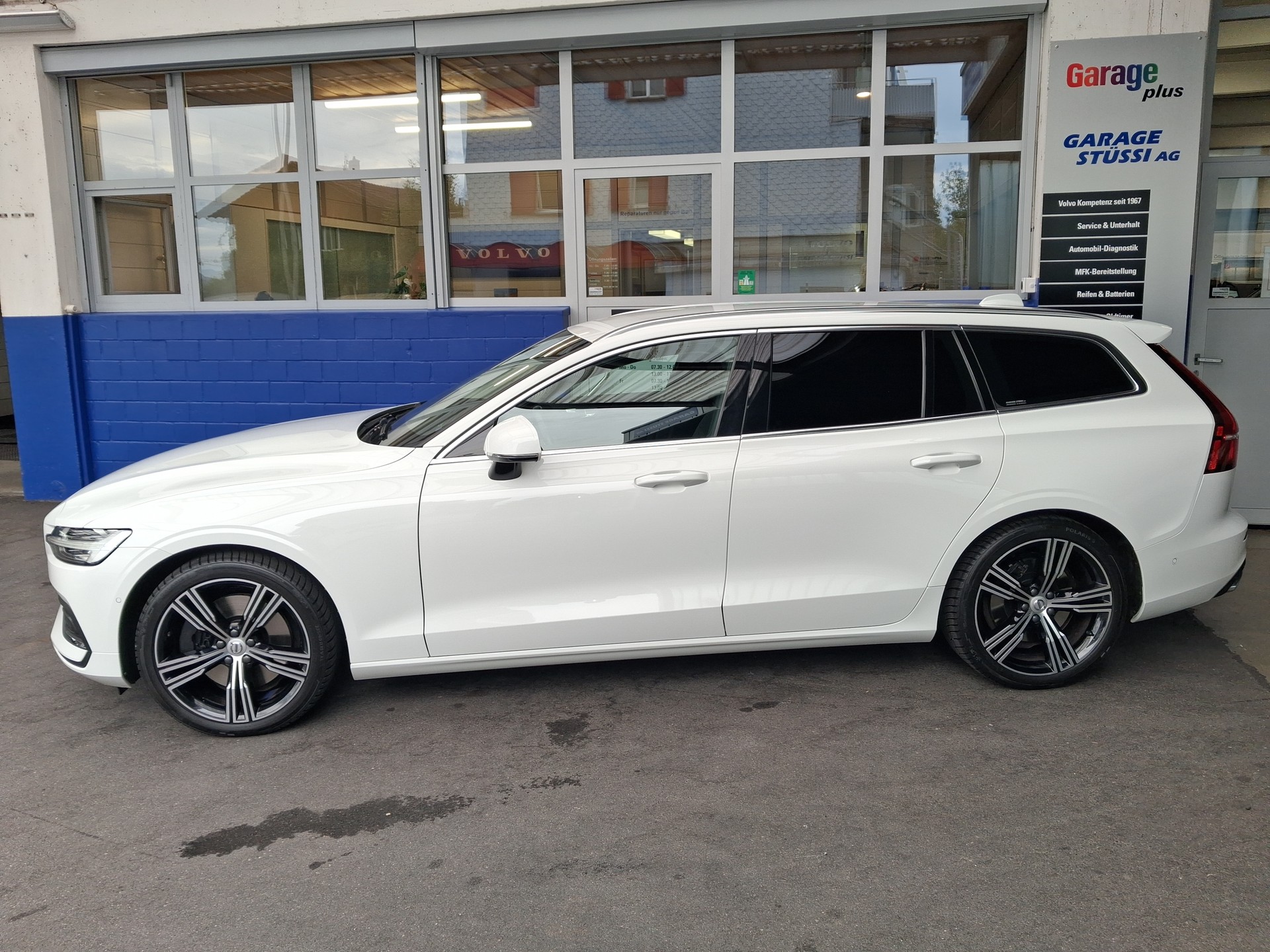 VOLVO V60 T6 AWD Inscription-image-1