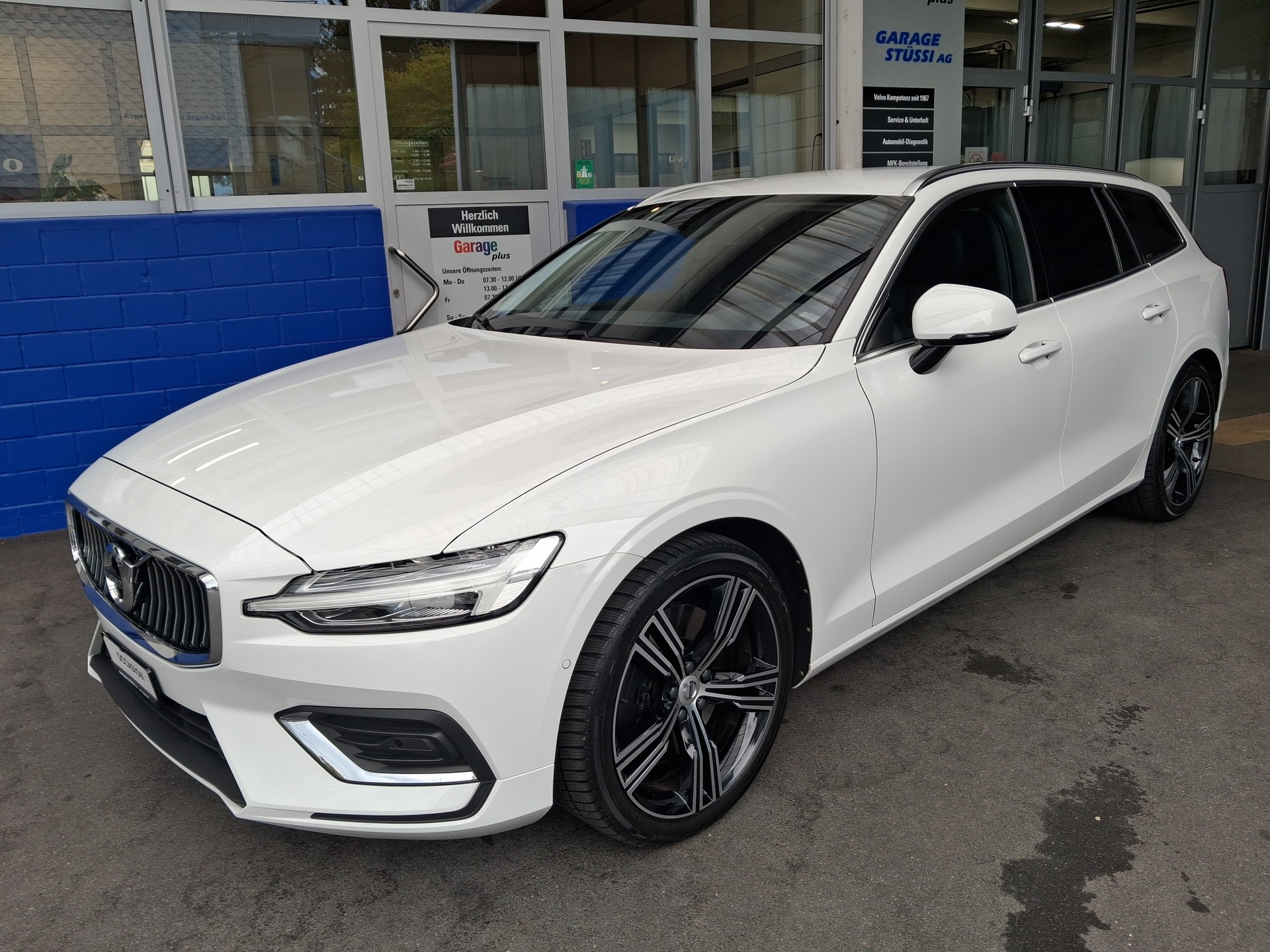 VOLVO V60 T6 AWD Inscription-image-0