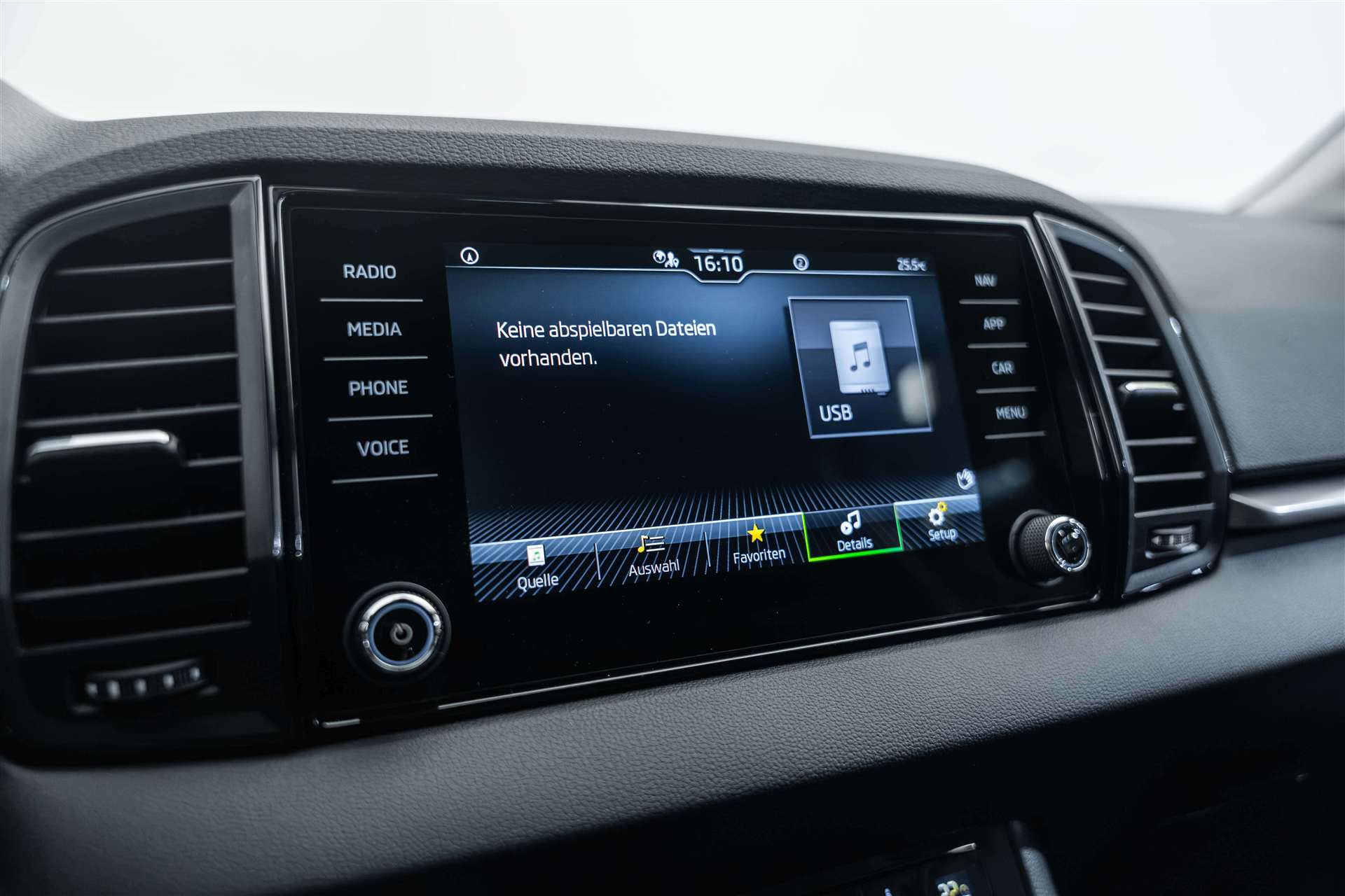 SKODA SKODA Karoq 1.5 TSi Selection DSG-Automat-image-21