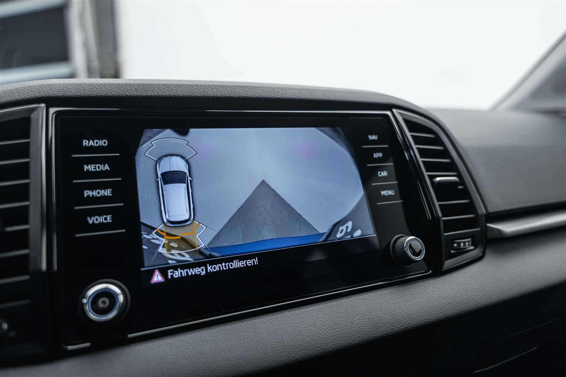 SKODA SKODA Karoq 1.5 TSi Selection DSG-Automat-image-18