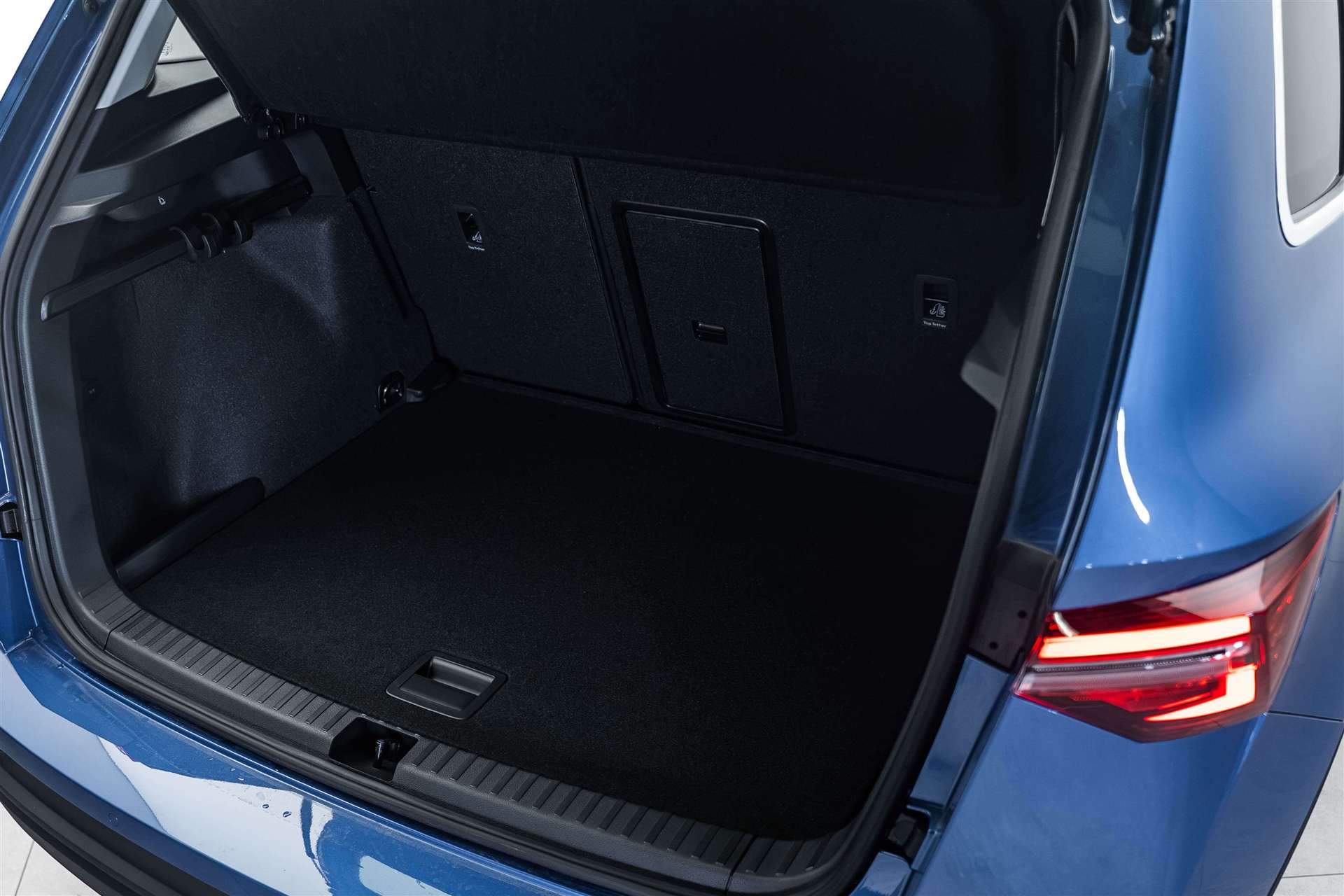 SKODA SKODA Karoq 1.5 TSi Selection DSG-Automat-image-4