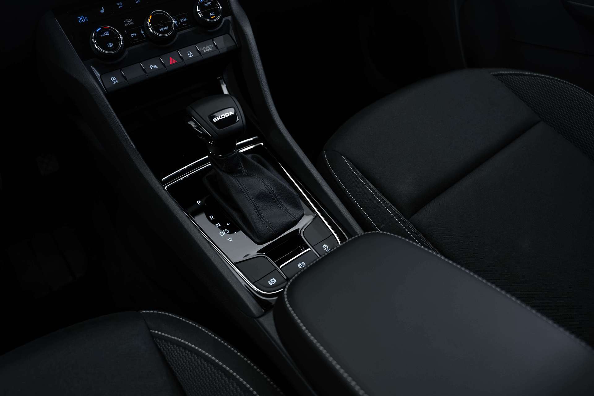 SKODA SKODA Karoq 1.5 TSi Selection DSG-Automat-image-27