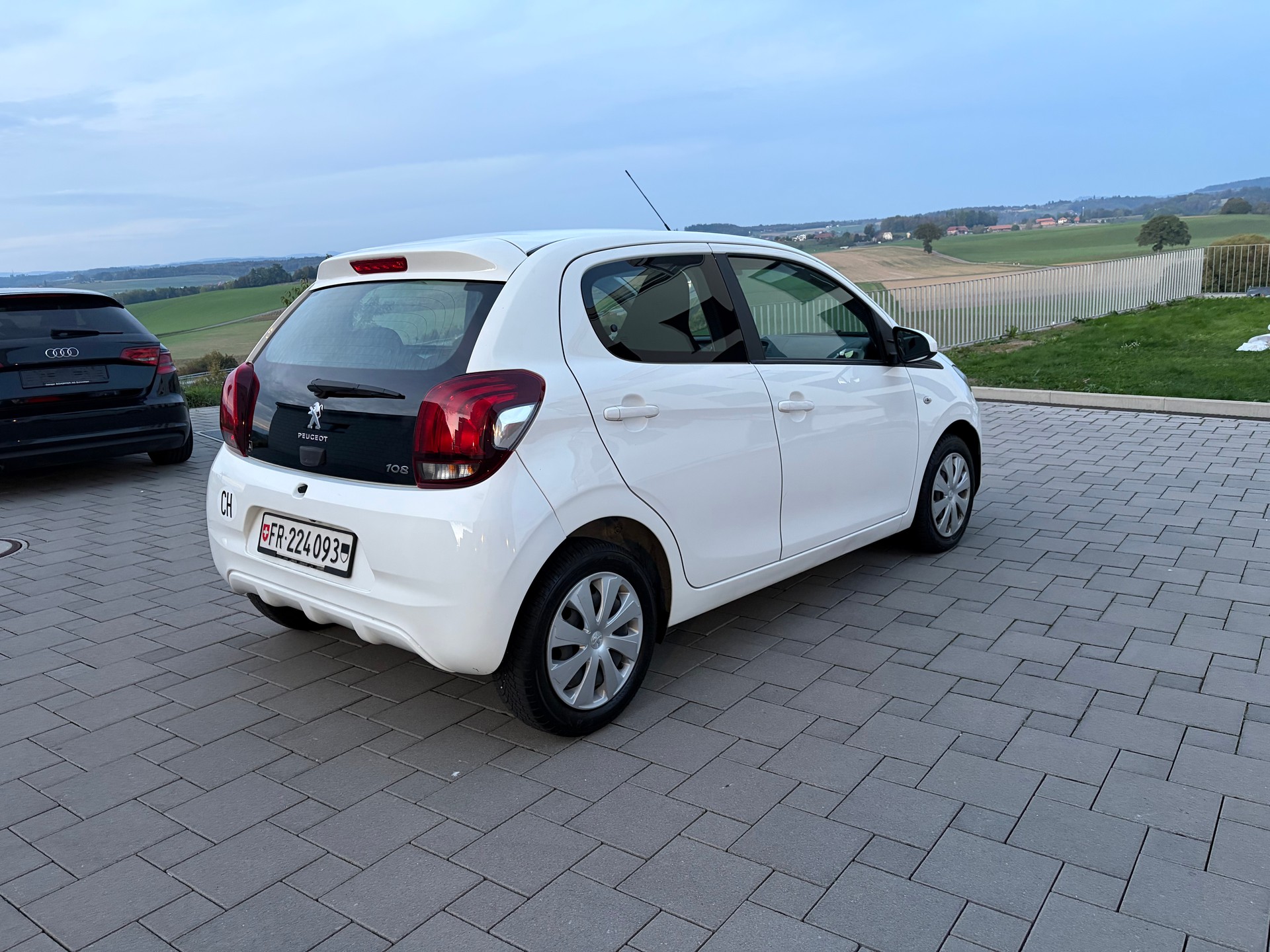 PEUGEOT 1.0 PureTech Active Top S/S-image-1