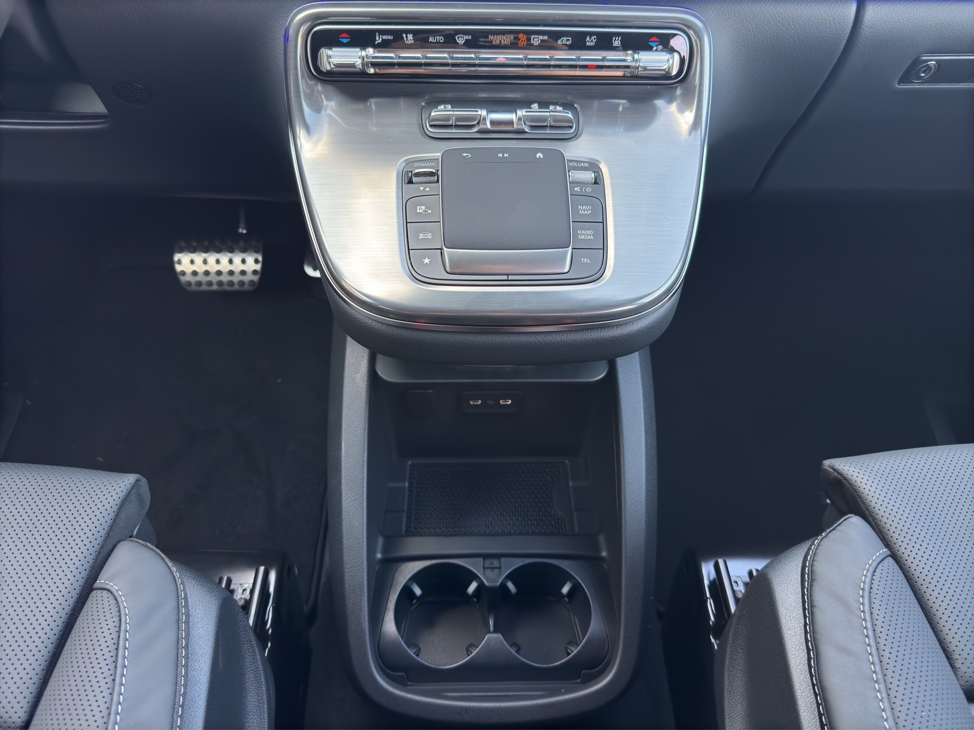 MERCEDES-BENZ V 300 d Exclusive Swiss Edition L 4Matic-image-13