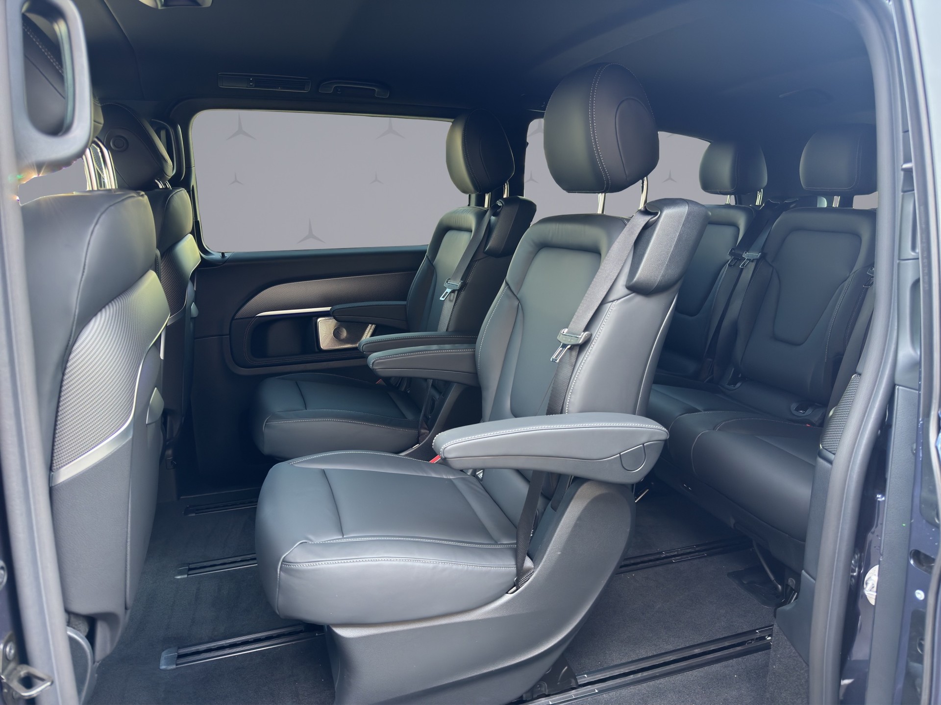 MERCEDES-BENZ V 300 d Exclusive Swiss Edition L 4Matic-image-11