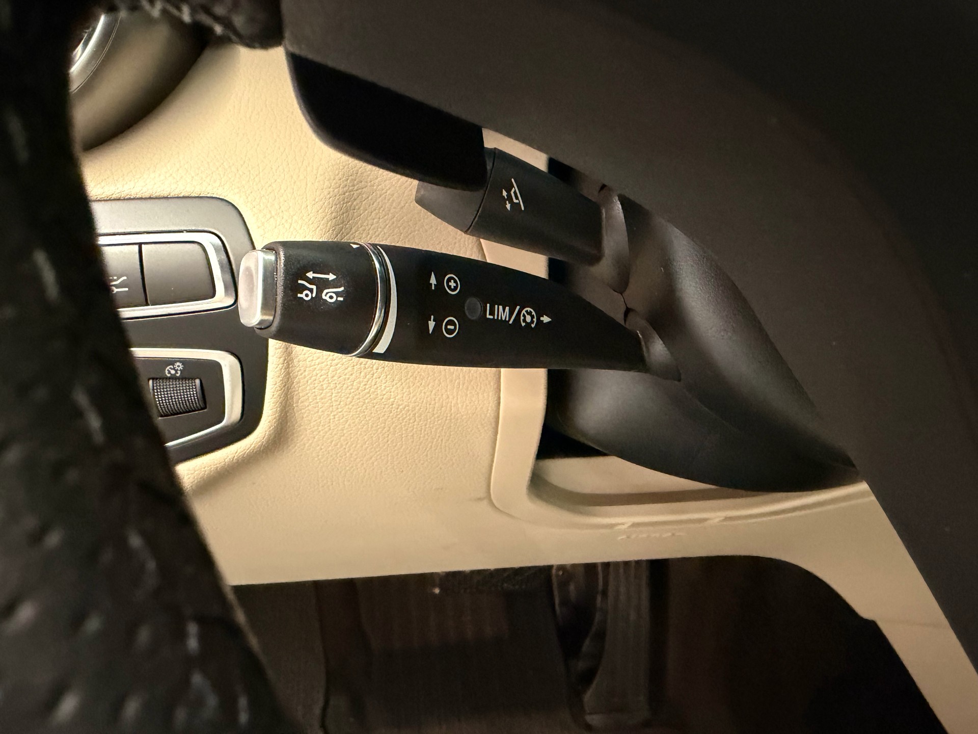 MERCEDES-BENZ GLC Coupé 250 d AMG Line 4Matic 9G-Tronic-image-18
