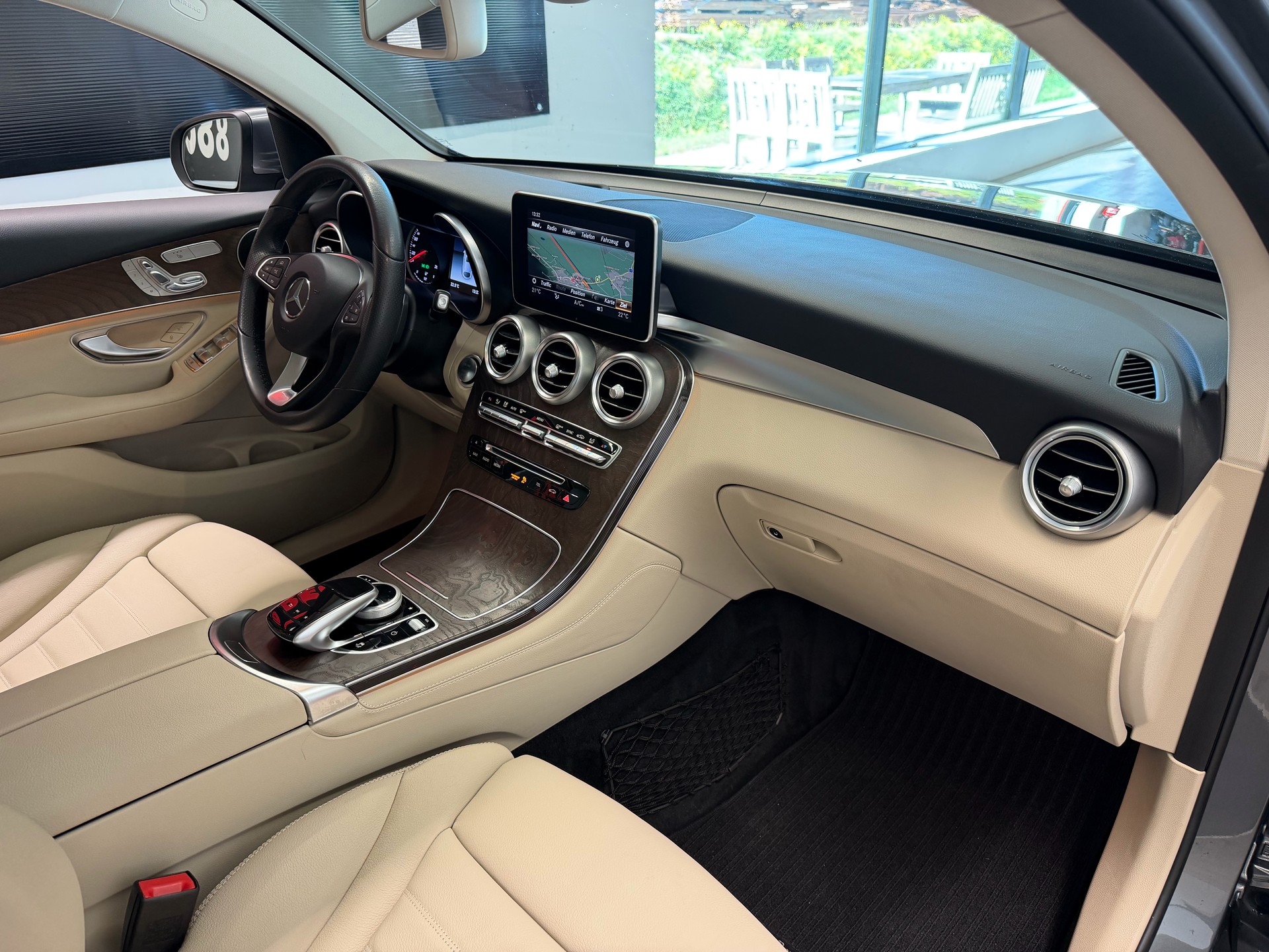 MERCEDES-BENZ GLC Coupé 250 d AMG Line 4Matic 9G-Tronic-image-24