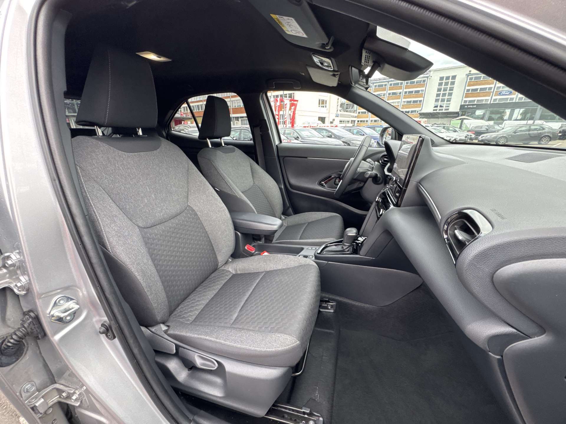 TOYOTA Yaris Cross 1.5 Trend e-CVT Automat-image-12