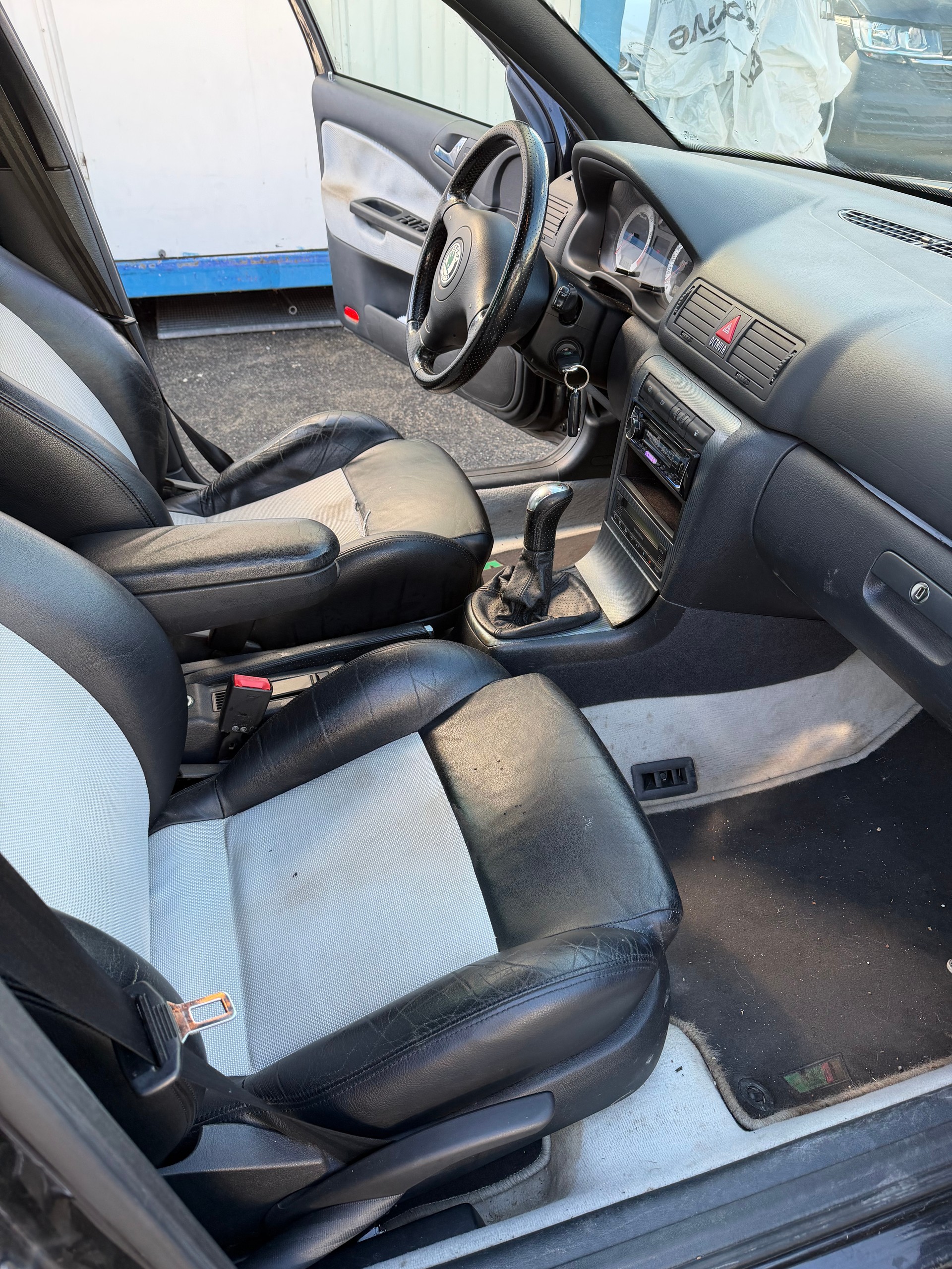 SKODA OCTAVIA-image-12