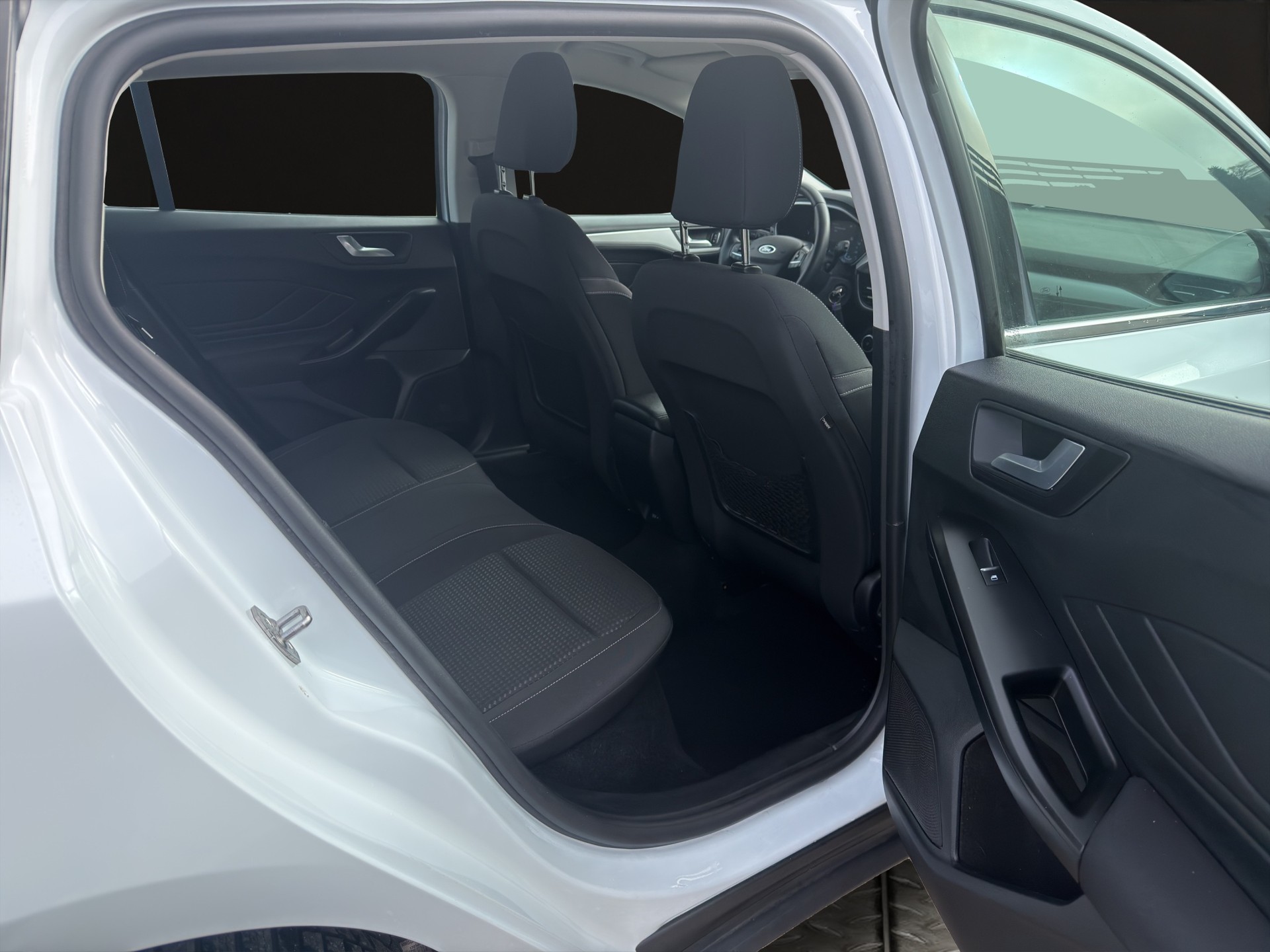 FORD Focus 1.5 TDCi Cool Connect Automatic-image-14