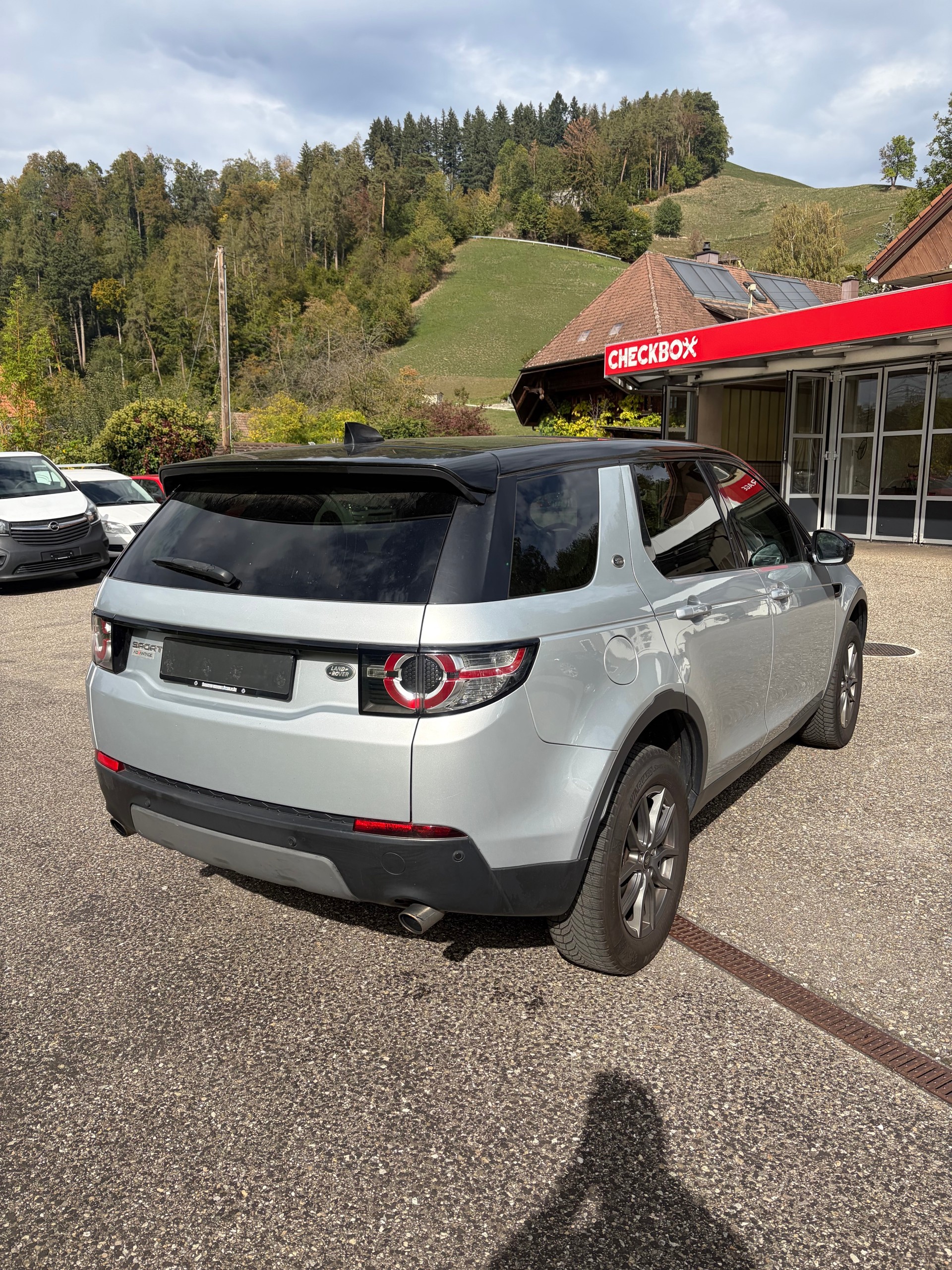 LAND ROVER Discovery Sport 2.0 TD4 Advantage AT9-image-3