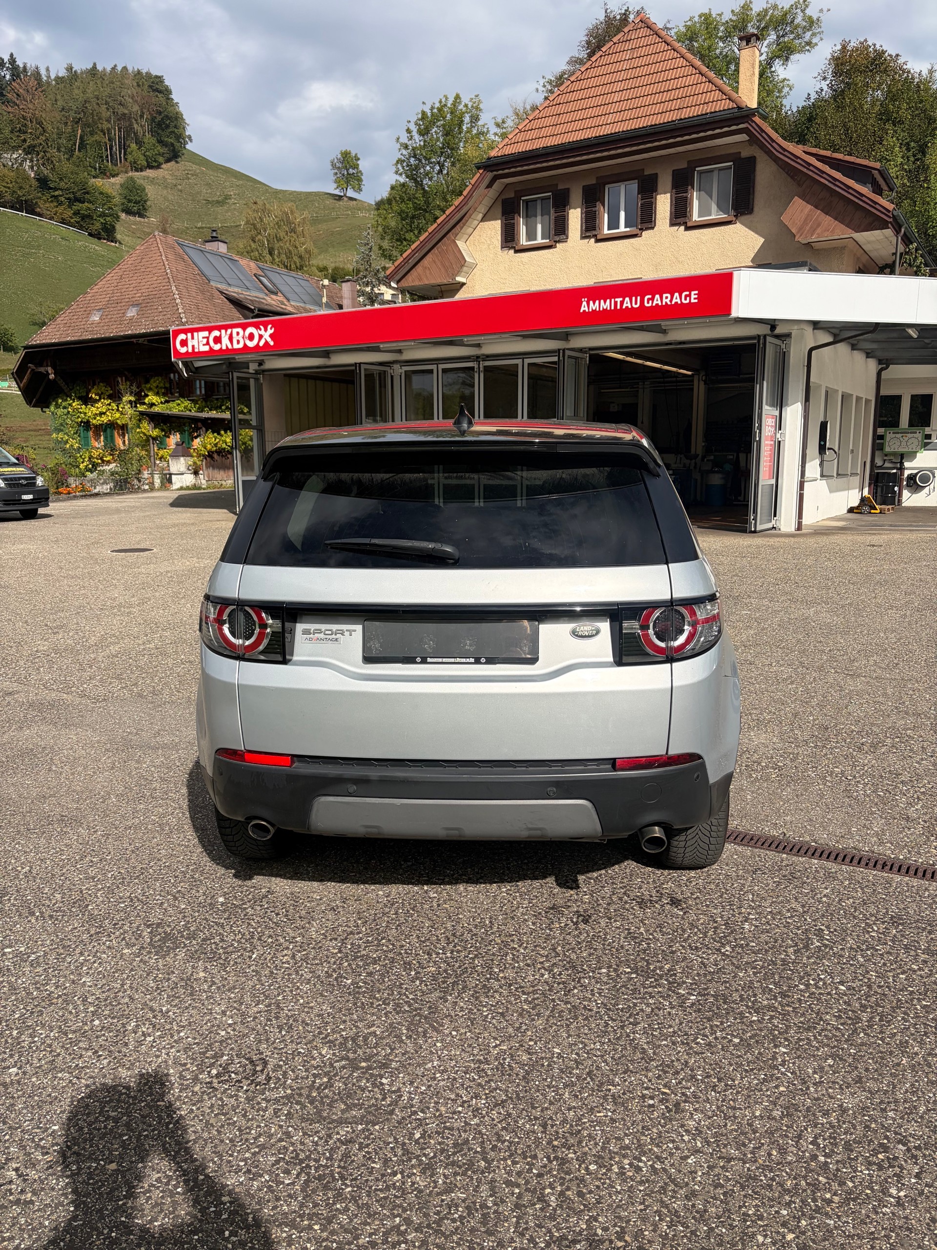LAND ROVER Discovery Sport 2.0 TD4 Advantage AT9-image-4