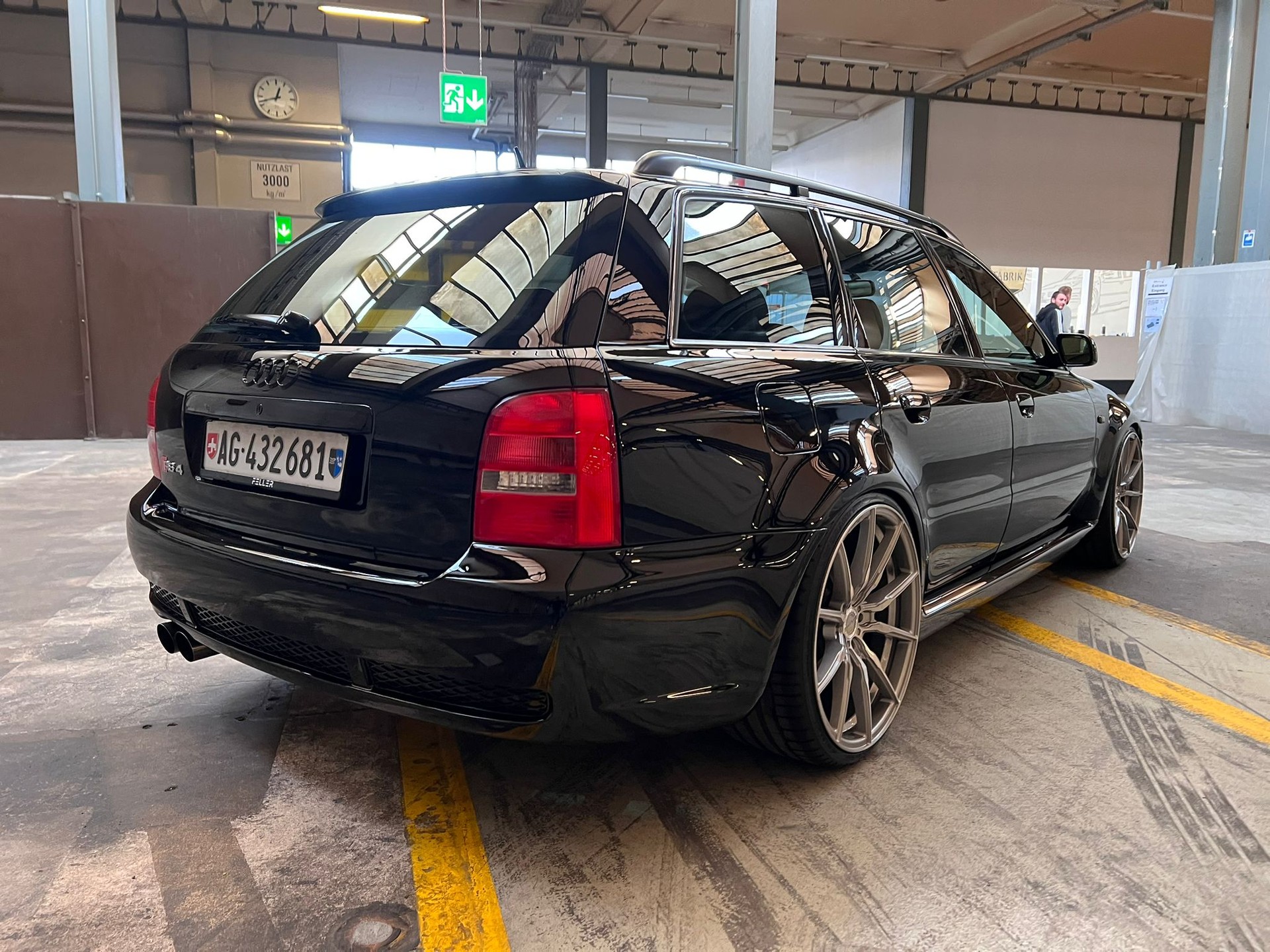 AUDI RS4-image-8