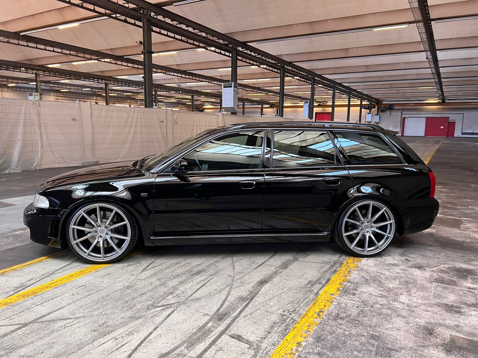 AUDI RS4-image-5