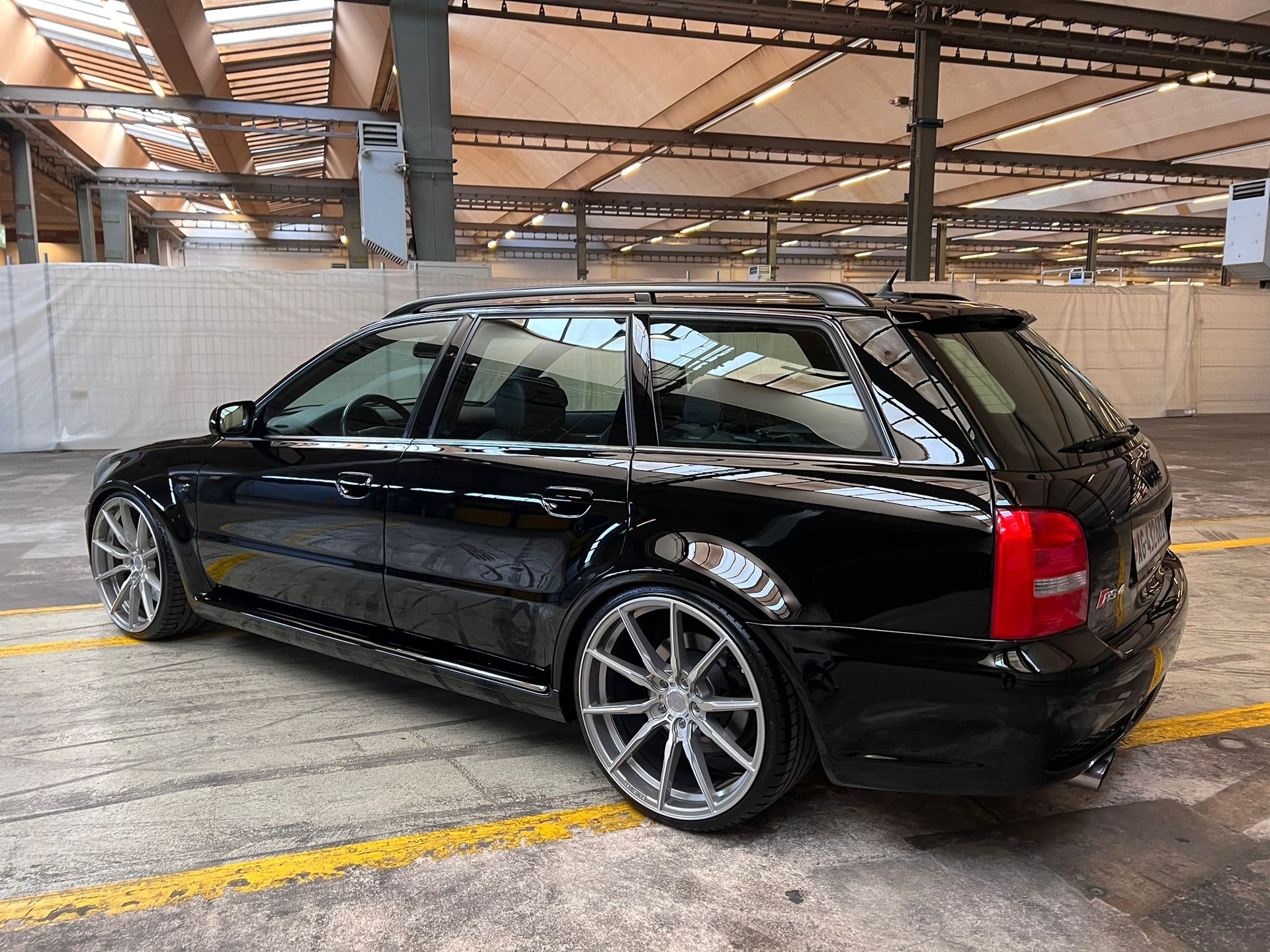 AUDI RS4-image-6