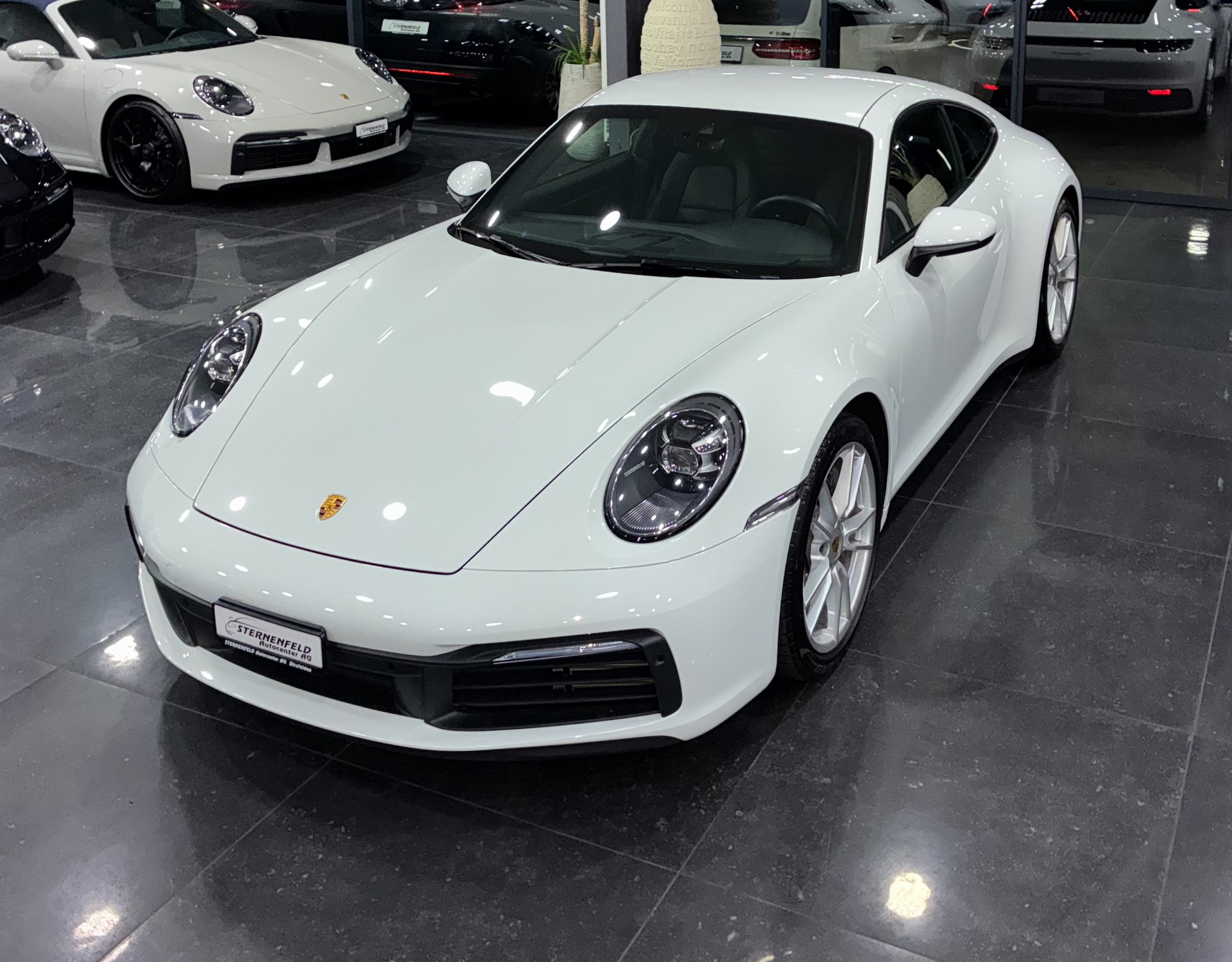 PORSCHE 911 Carrera 4 PDK-image-1