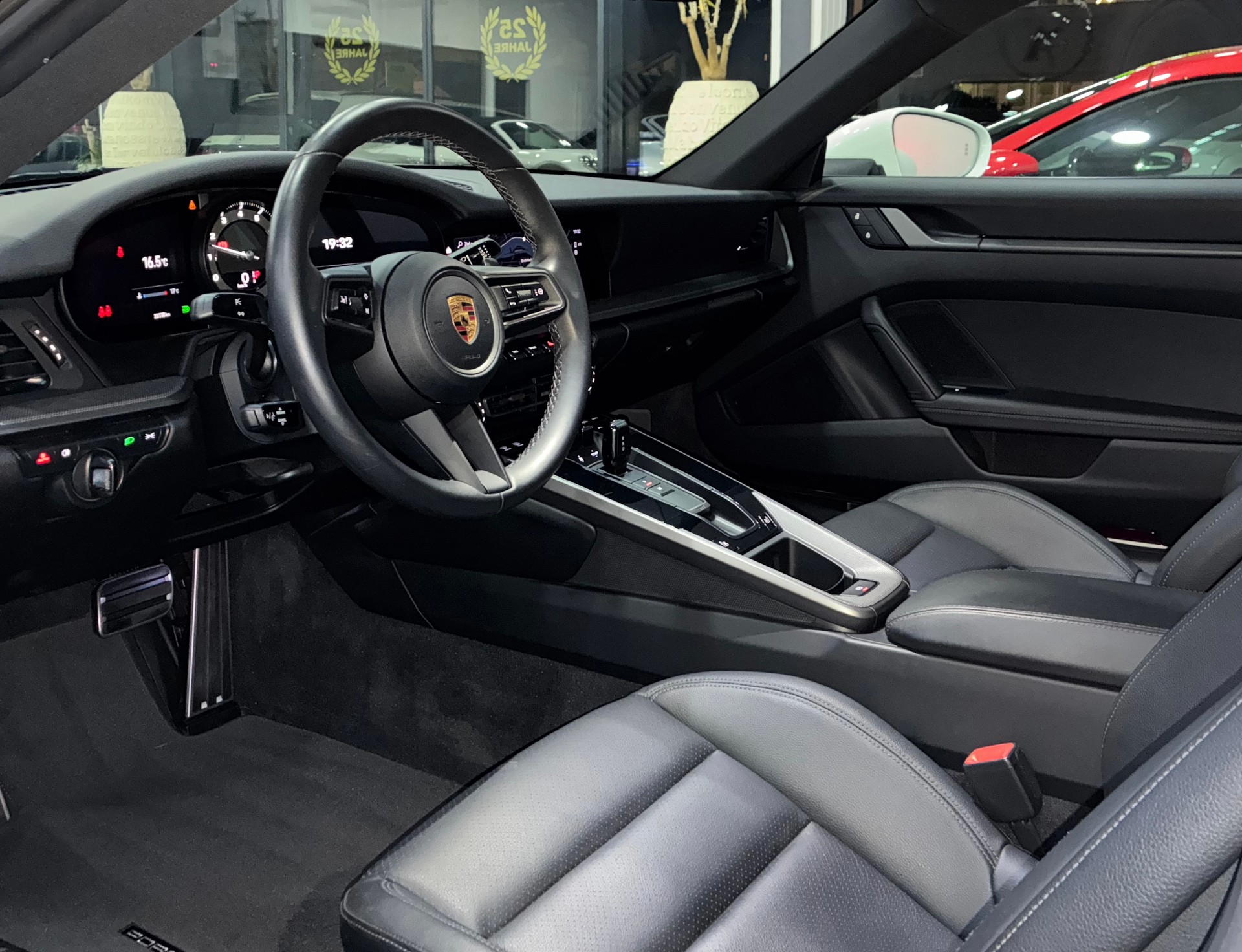 PORSCHE 911 Carrera 4 PDK-image-8