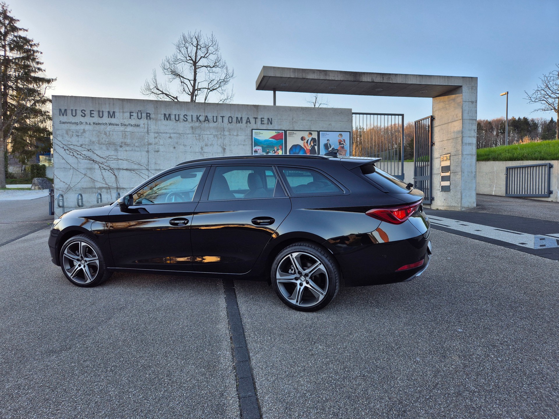 SEAT Leon ST 1.4 eHybrid pHEV DSG Hola FR-image-0