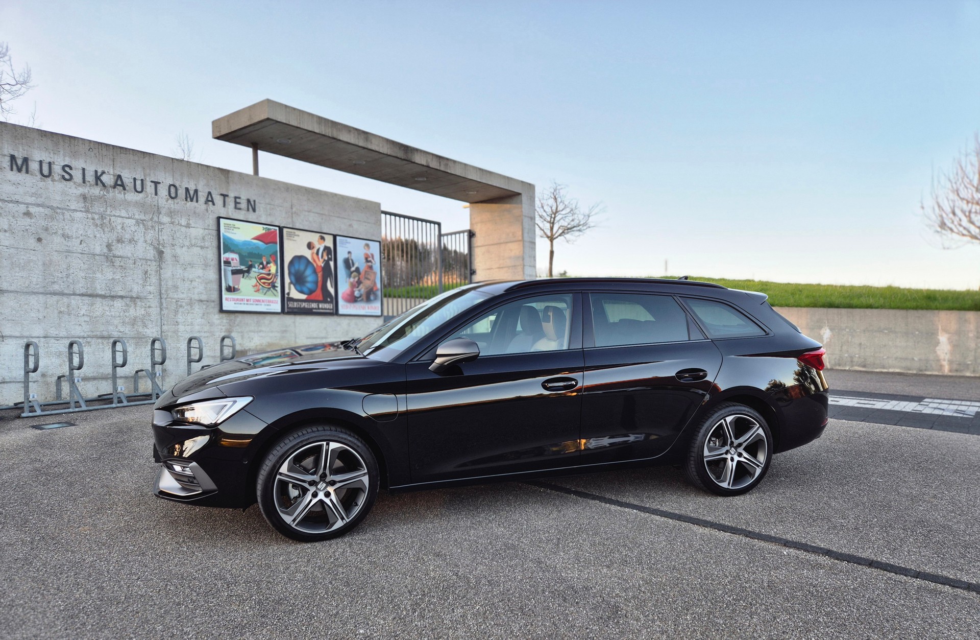 SEAT Leon ST 1.4 eHybrid pHEV DSG Hola FR-image-2