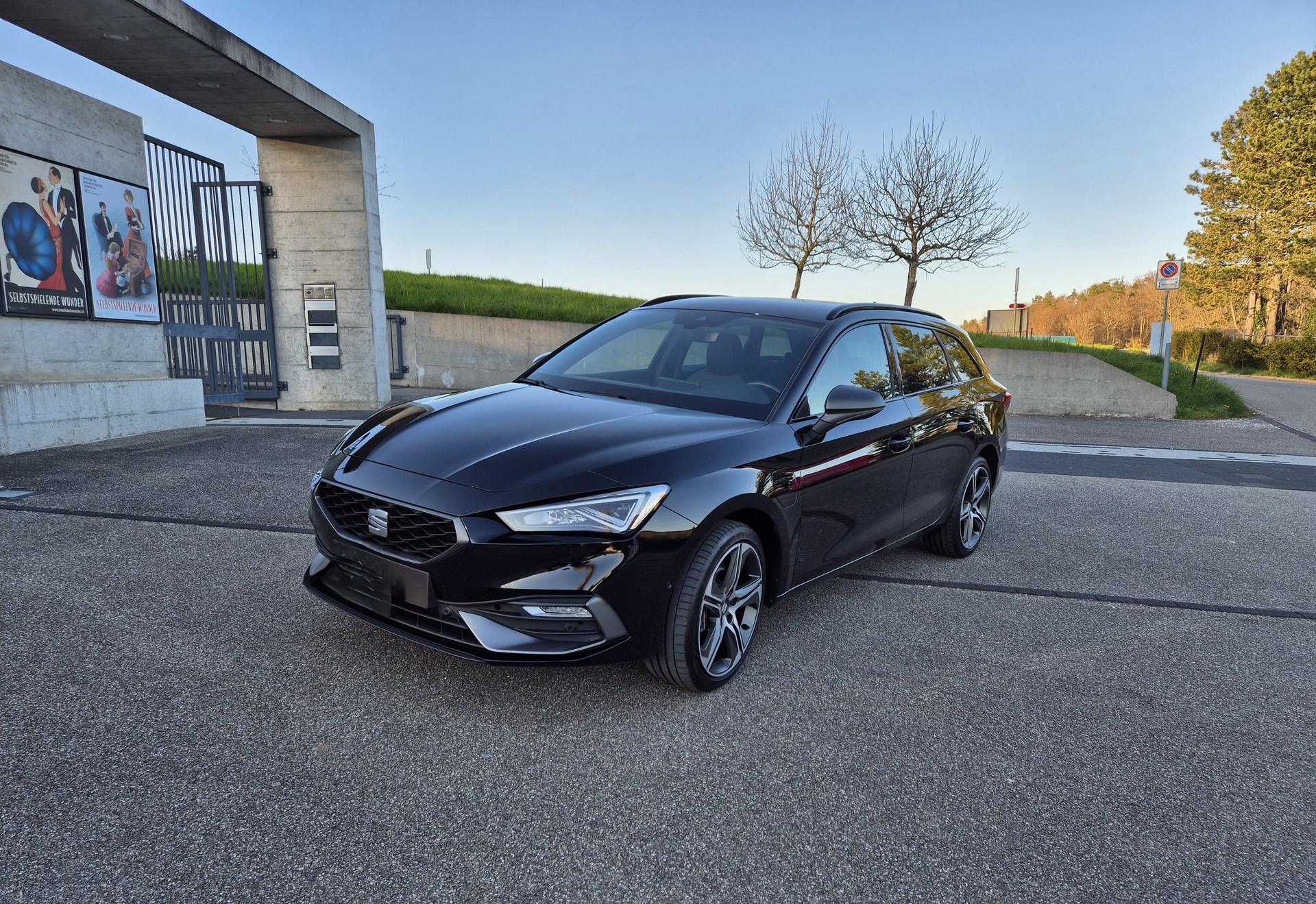 SEAT Leon ST 1.4 eHybrid pHEV DSG Hola FR-image-4