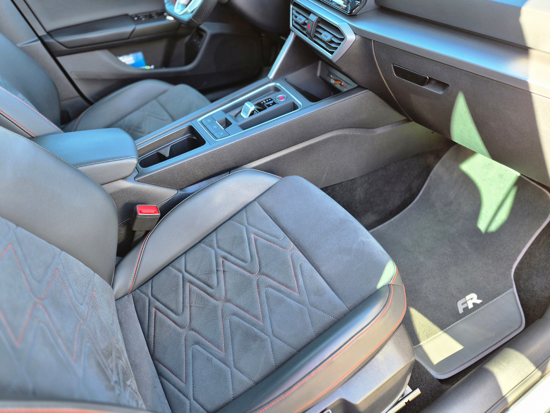 SEAT Leon ST 1.4 eHybrid pHEV DSG Hola FR-image-5
