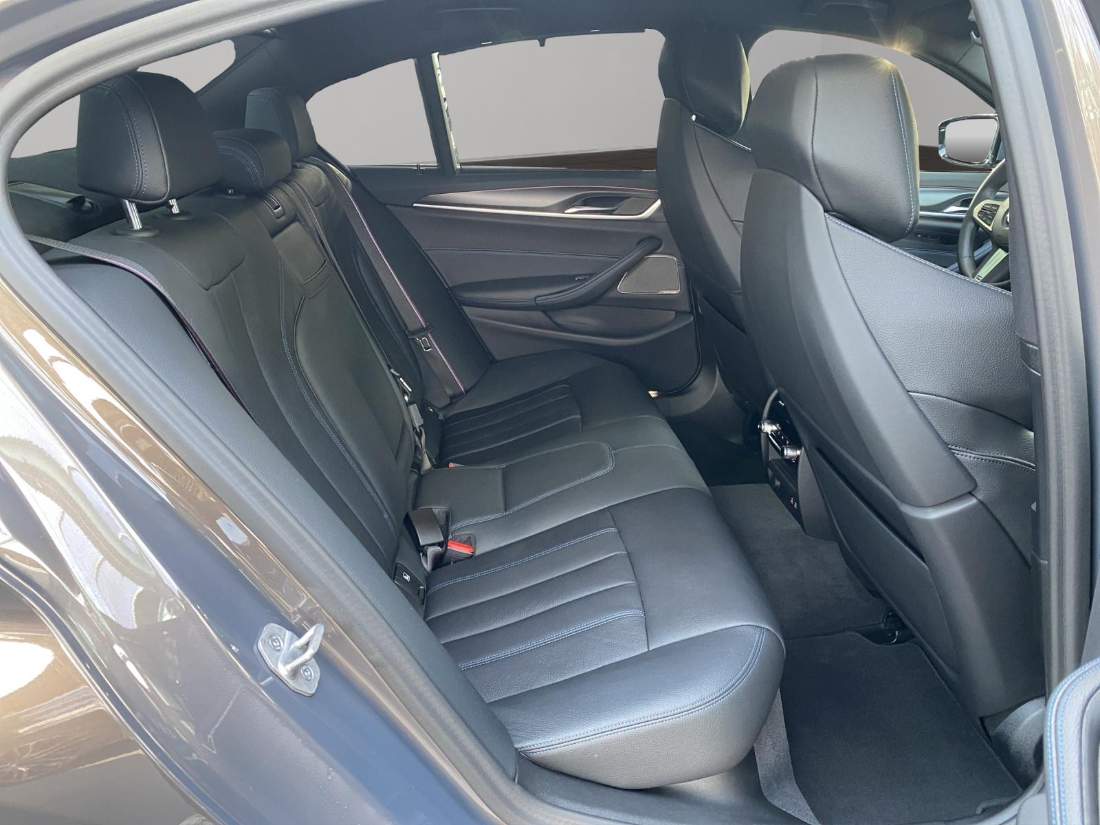 BMW M550i xDrive SAG-image-11