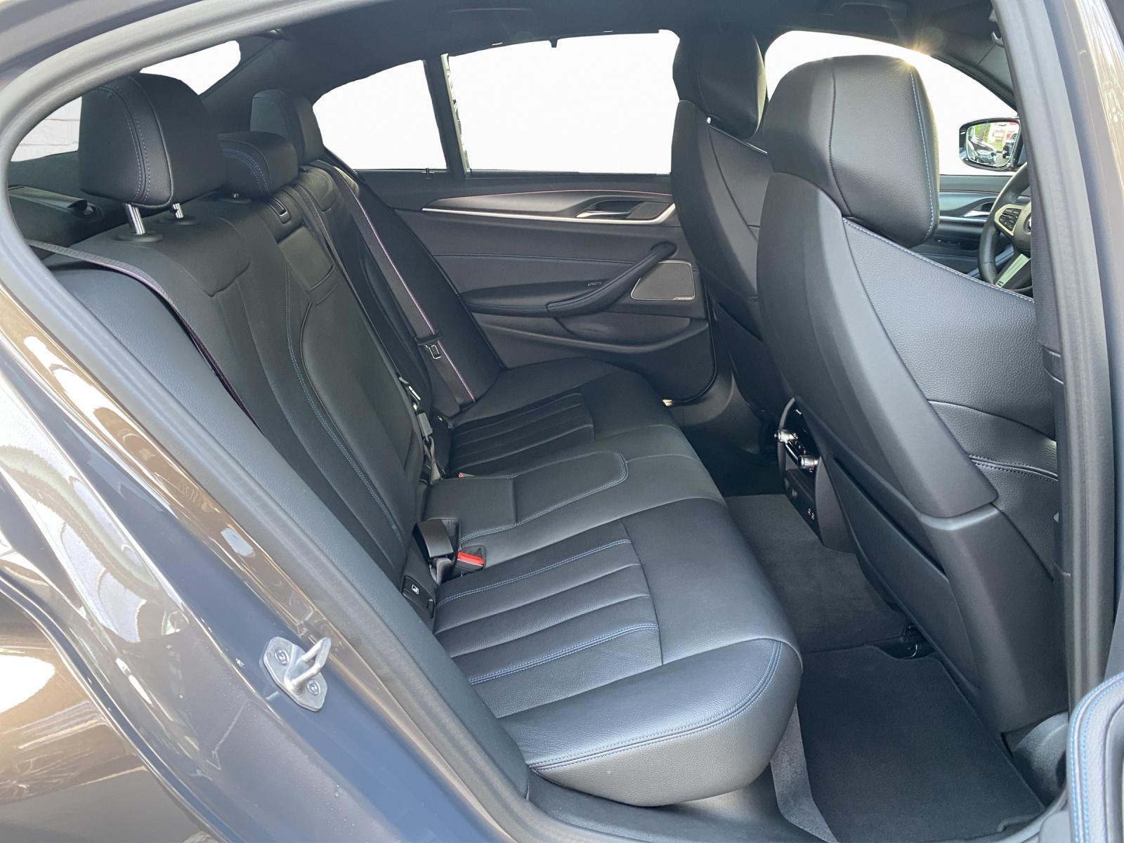 BMW M550i xDrive SAG-image-13