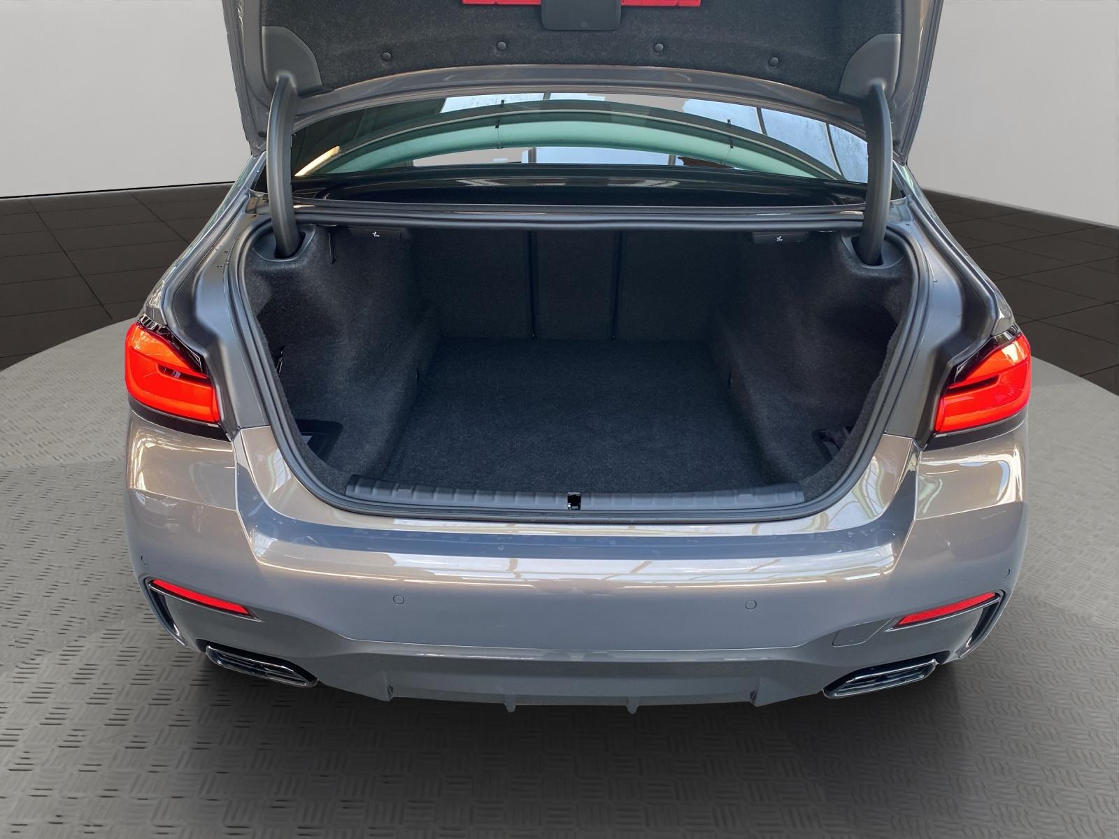 BMW M550i xDrive SAG-image-17