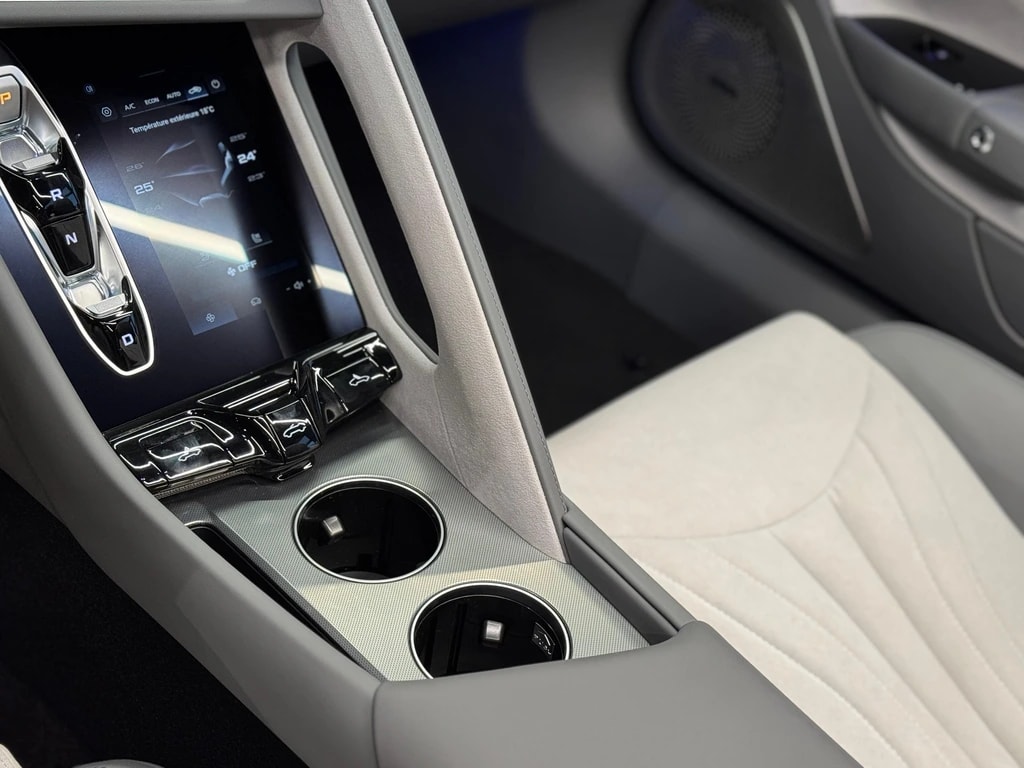 MG Cyberster 77 kWh AWD-image-13