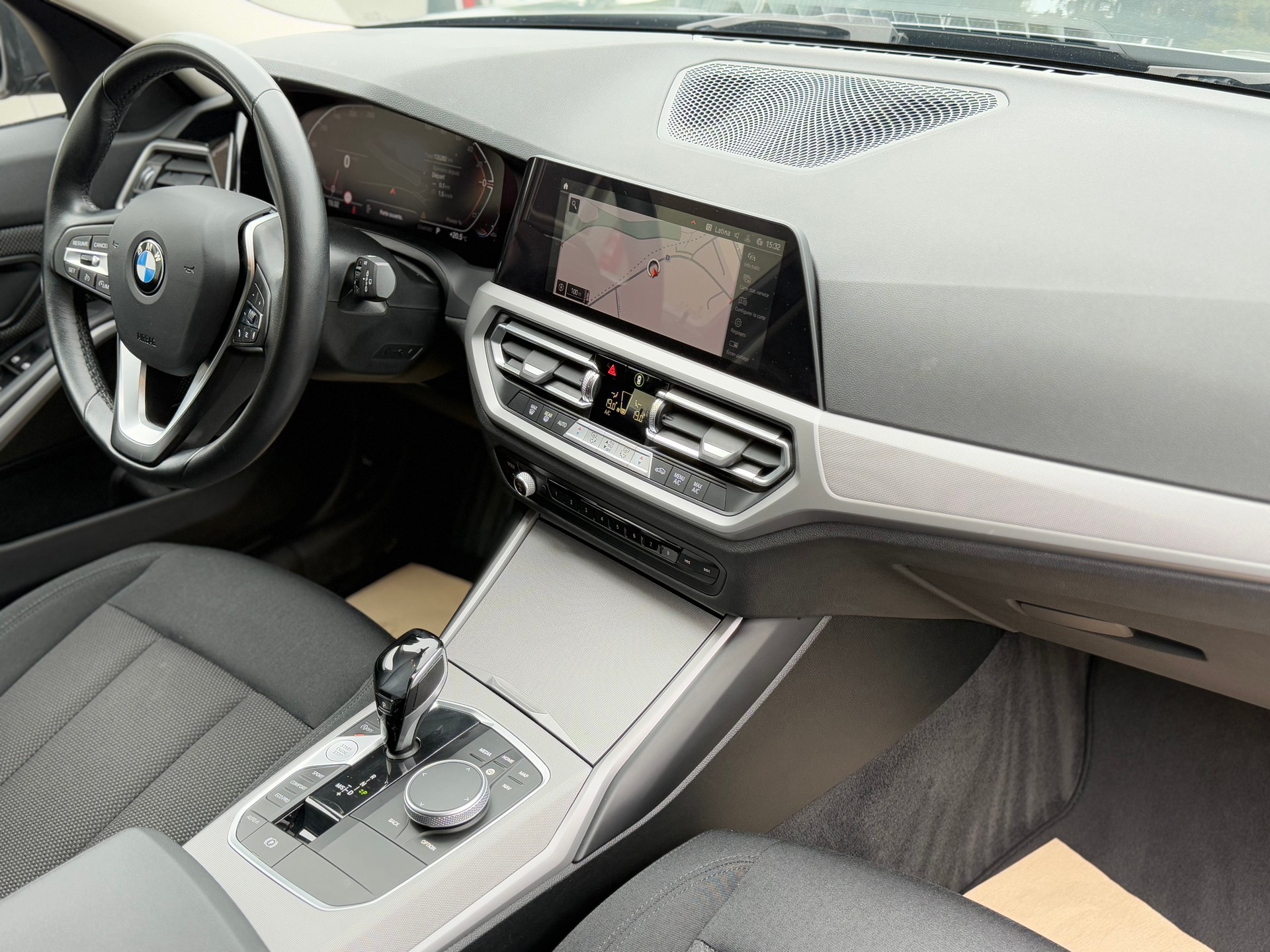 BMW 330i Touring xDrive Steptronic-image-13