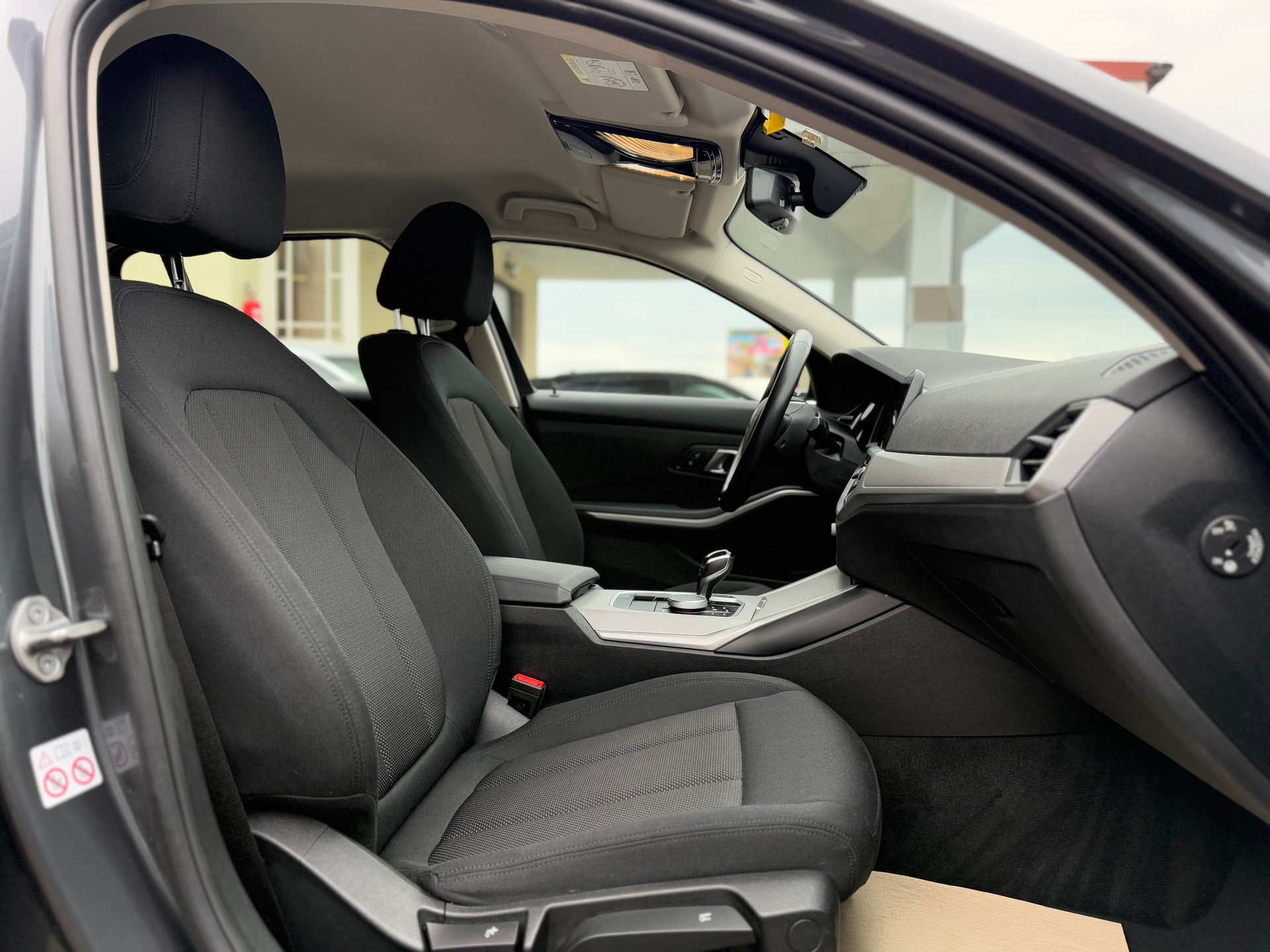 BMW 330i Touring xDrive Steptronic-image-12