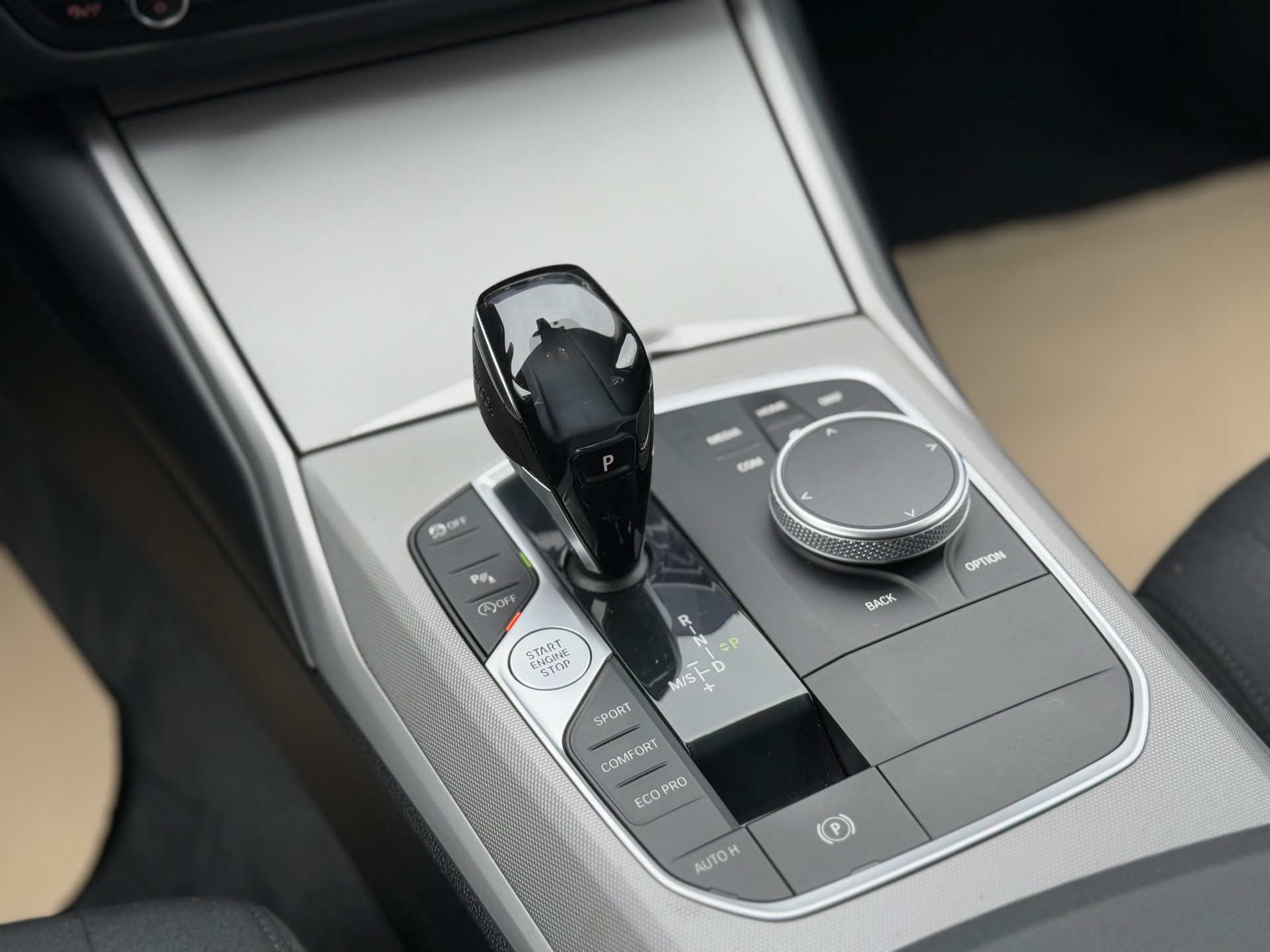 BMW 330i Touring xDrive Steptronic-image-16