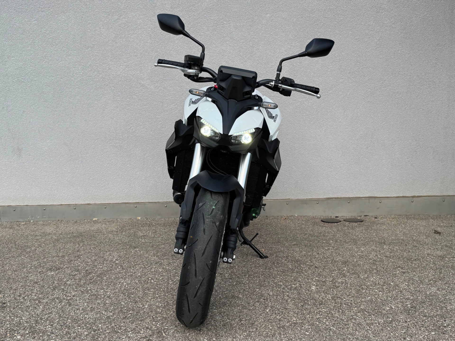HONDA Hornet-showroom-element-3