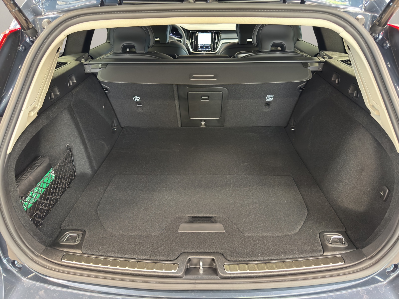 VOLVO V60 2.0 T6 TE Plus Dark eAWD-image-14