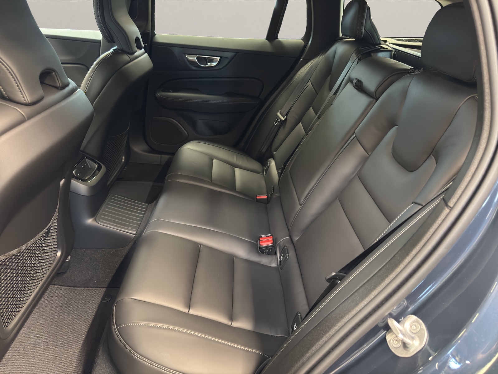 VOLVO V60 2.0 T6 TE Plus Dark eAWD-image-10
