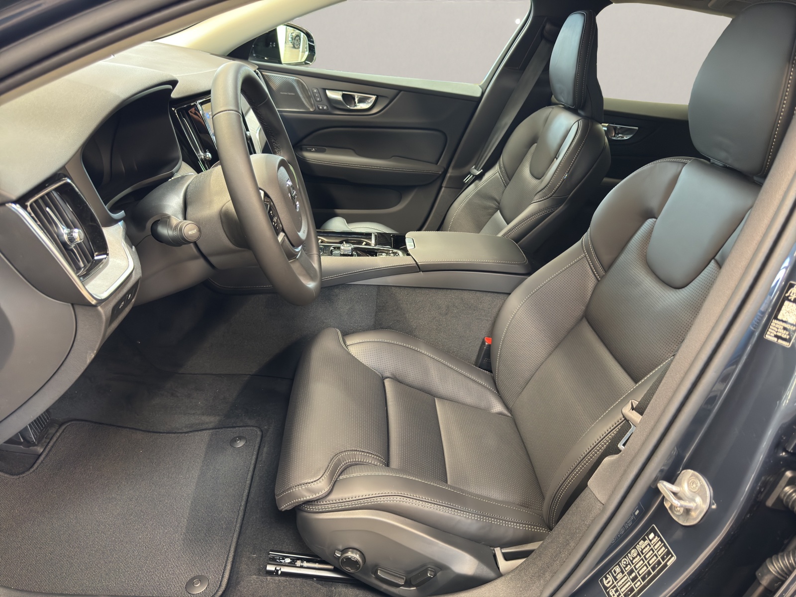 VOLVO V60 2.0 T6 TE Plus Dark eAWD-image-11