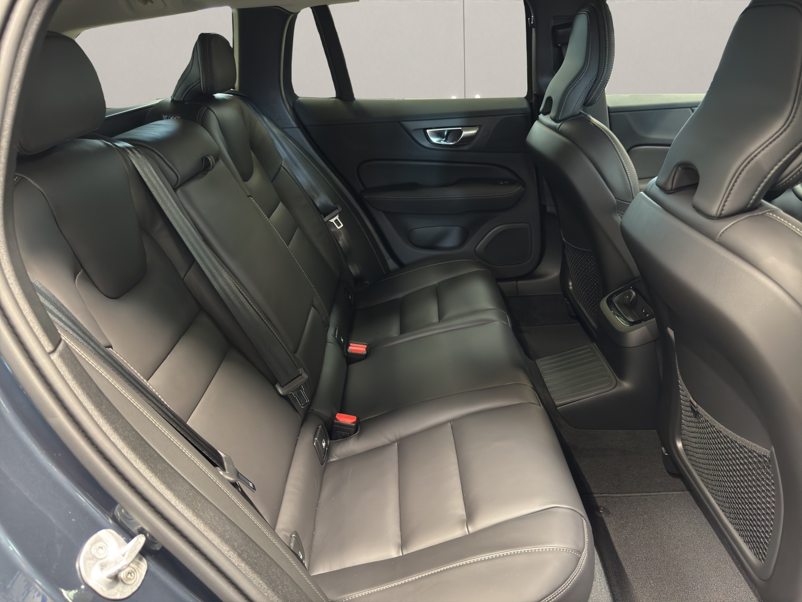VOLVO V60 2.0 T6 TE Plus Dark eAWD-image-9