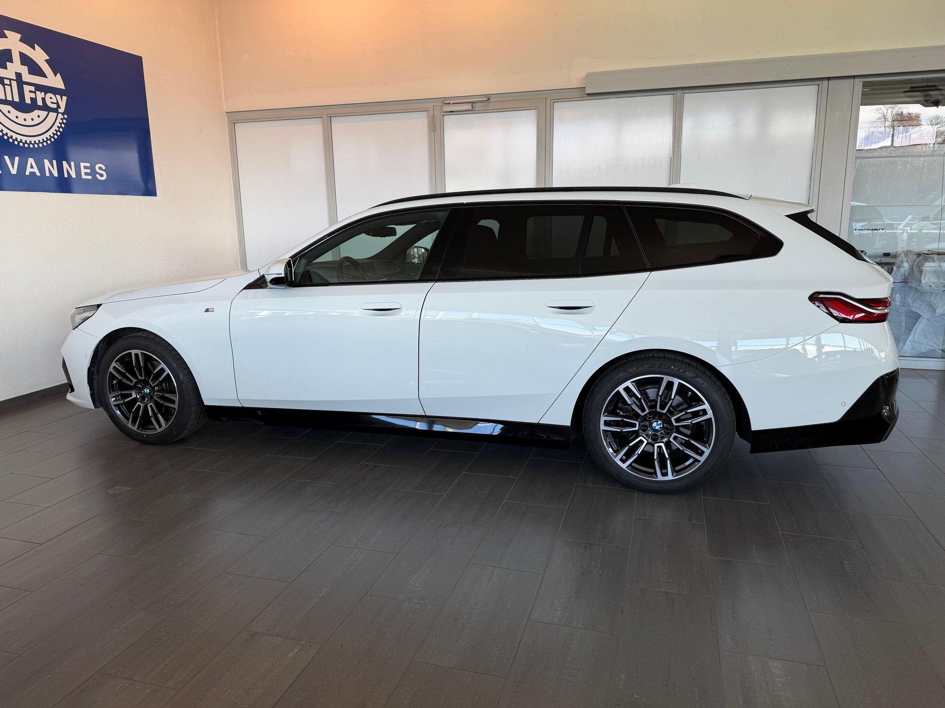 BMW 520d xDrive Touring M-Sport-image-5
